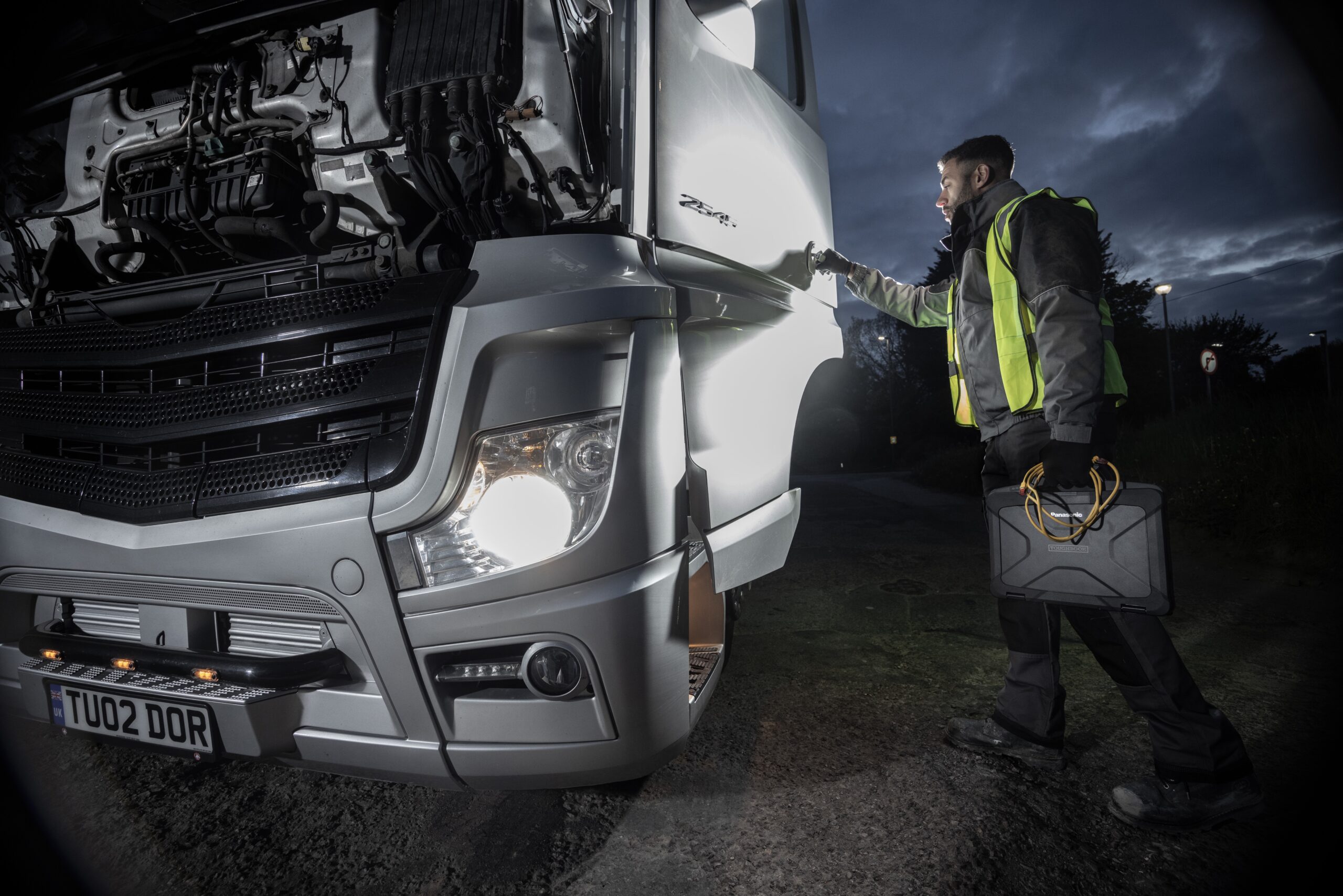 Efficiëntere in-field reparaties voor voertuigen dankzij Panasonic’s nieuwe Toughbook 40. - Foto: Panasonic