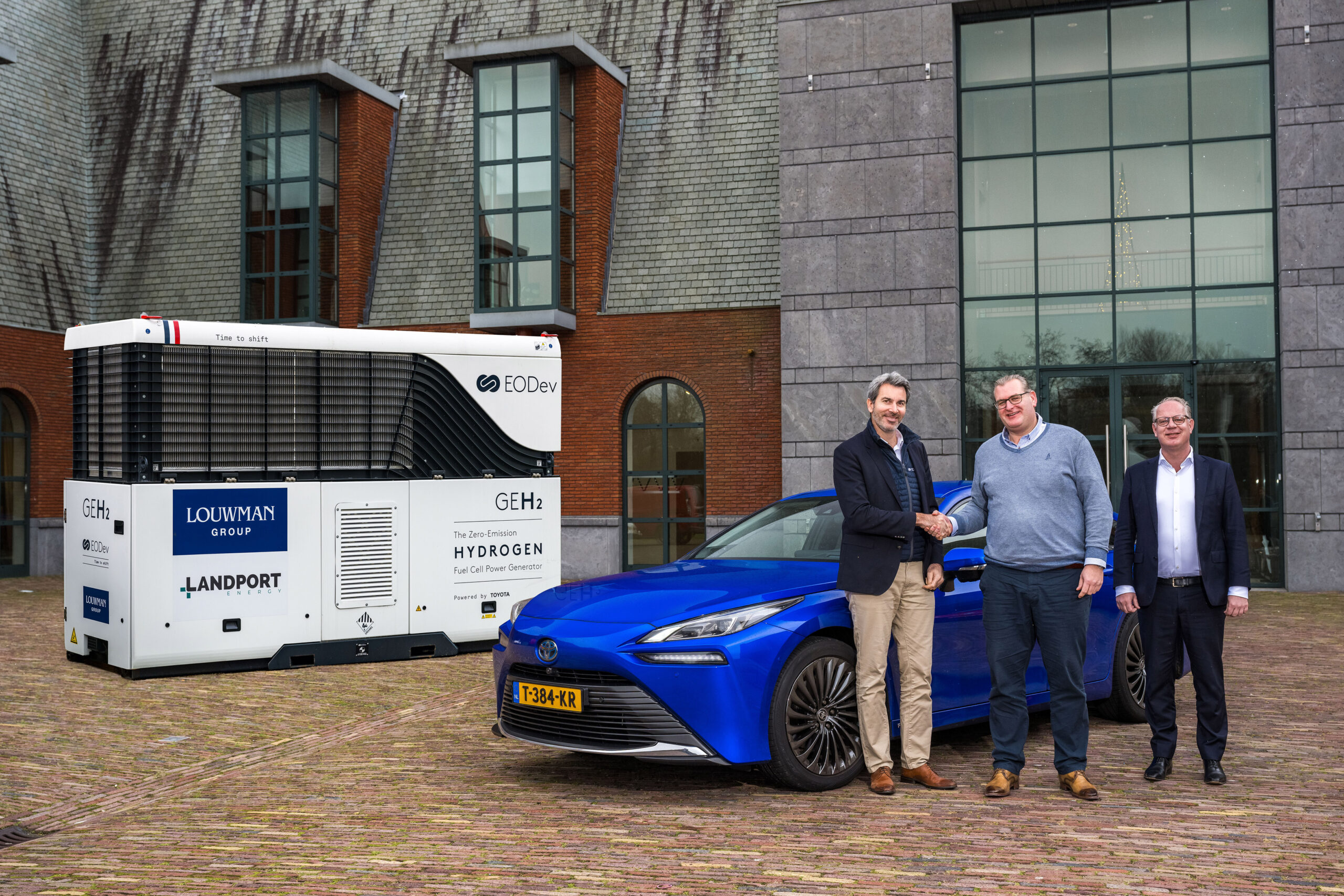 Een laadpunt met 100 kVA groene stroom waar je maar wilt. Alleen gasvormige waterstof laten bezorgen. Liefst met een uitlaatgasvrije truck?