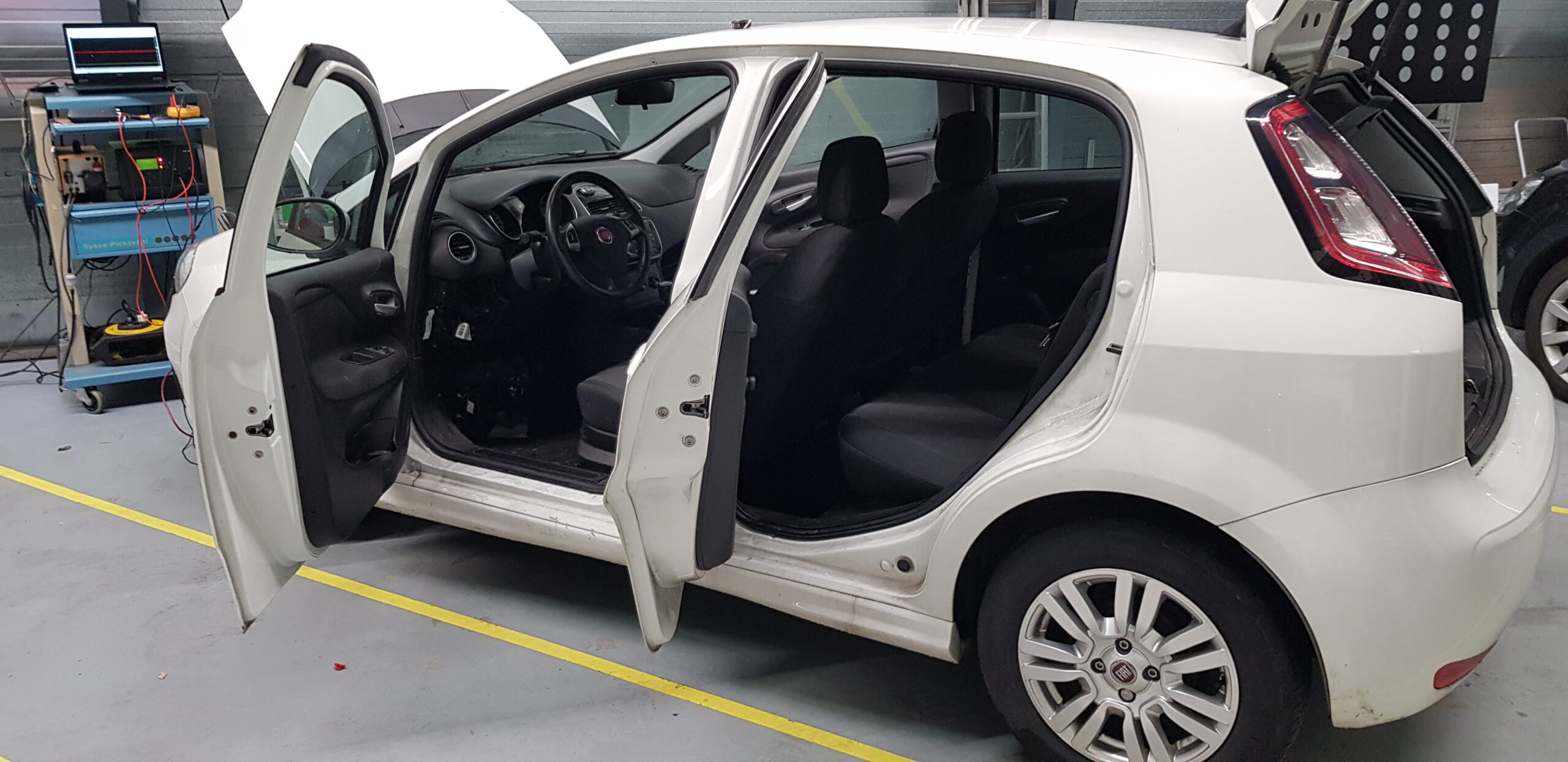 De auto is in rust, maar alles is bereikbaar.