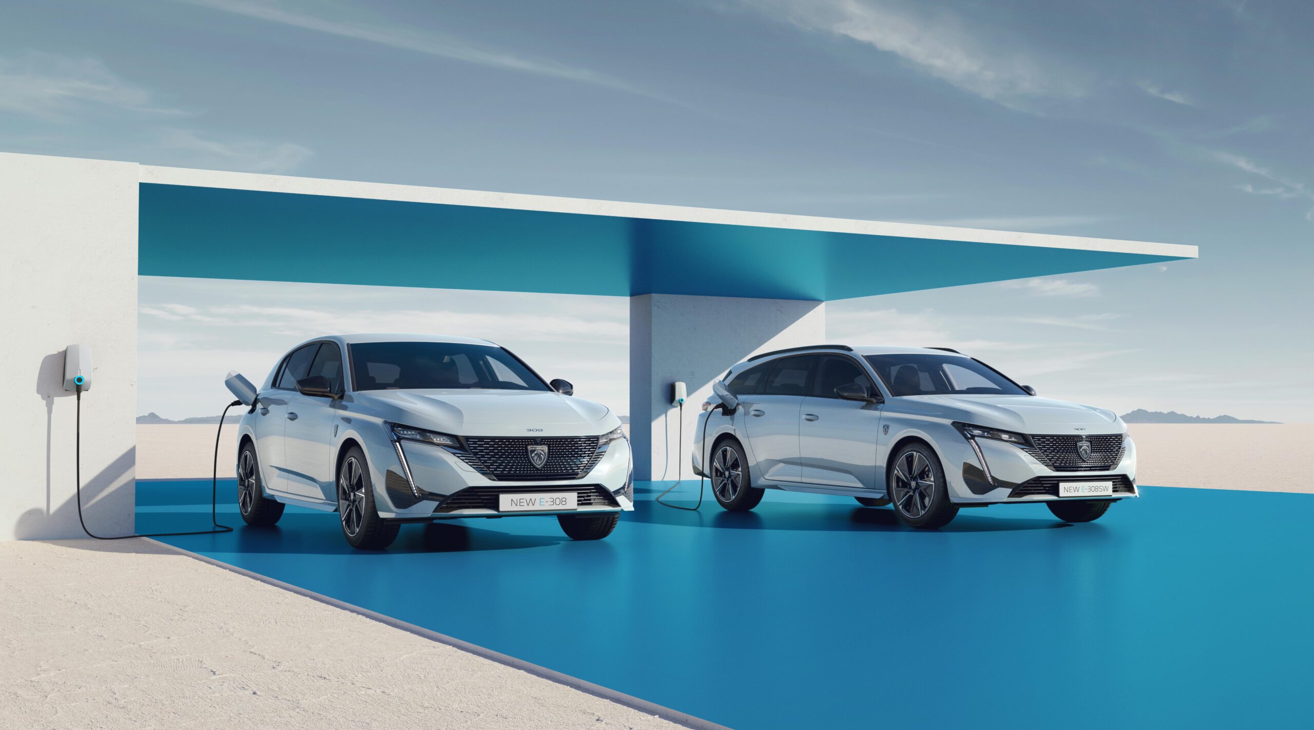 Naast het succes van de elektrische 208 wil Peugeot ook met de E 308 scoren. Daarom gaan de prijzen van hatchback en combi omlaag. Meer merken doen zoiets. Leuk als je er net al een kocht… - Foto: Peugeot