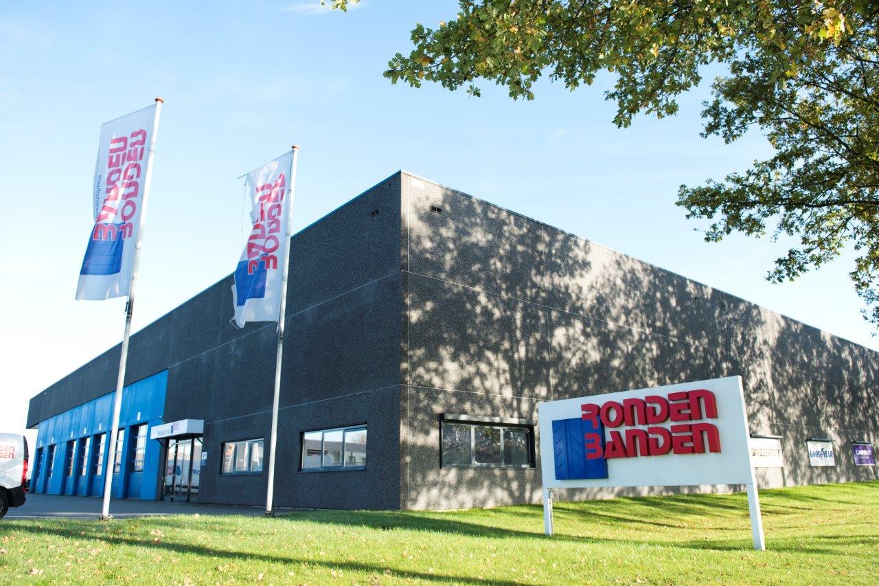 Het pand van Ronden Banden in Doetinchem. - Foto: AAGB