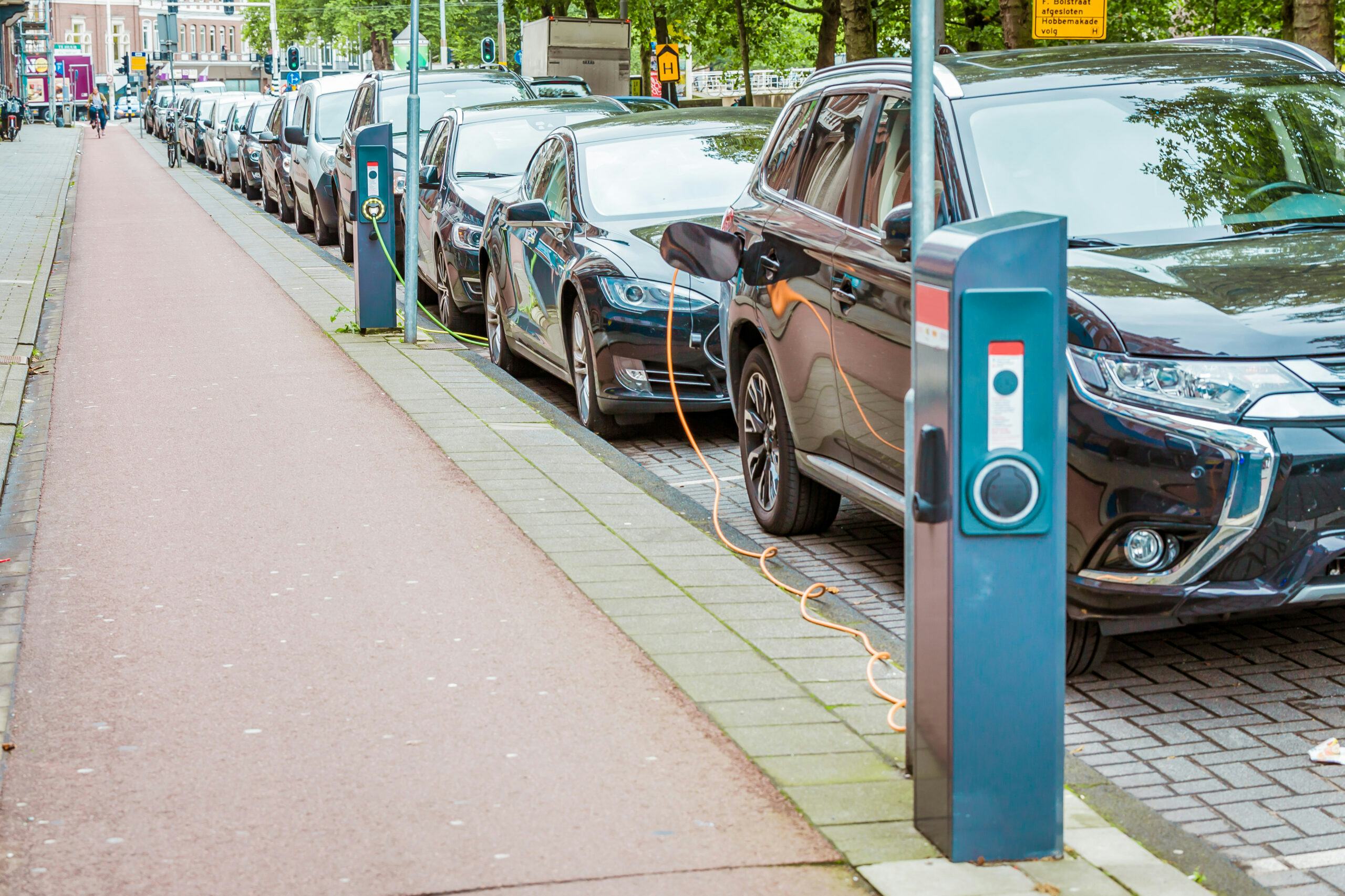 Kijk, een vrij oplaadpunt in Amsterdam. Vind je dat ook in Haarlemmermeer?
