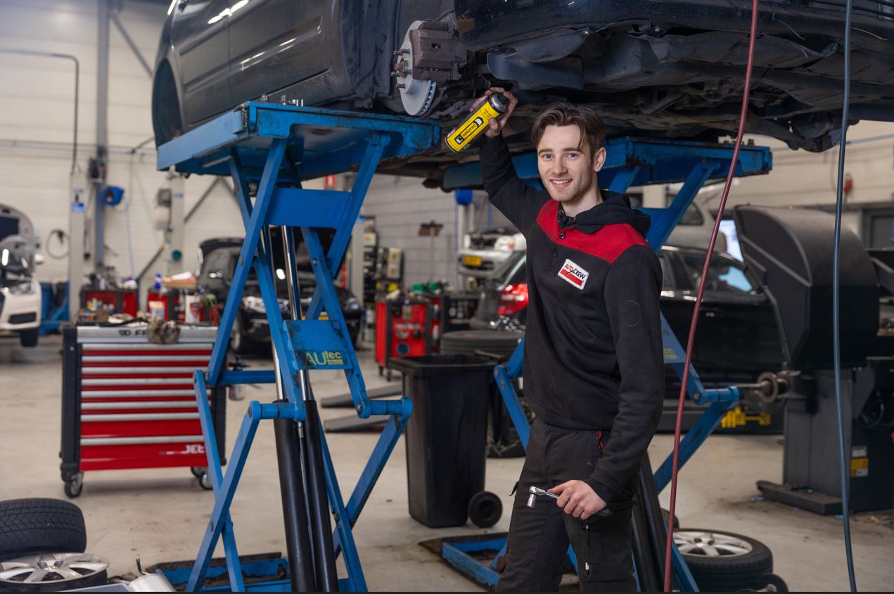 Trotse autotechnicus Jasper van Dijk: 'Te veel futuristisch design bij EV's'