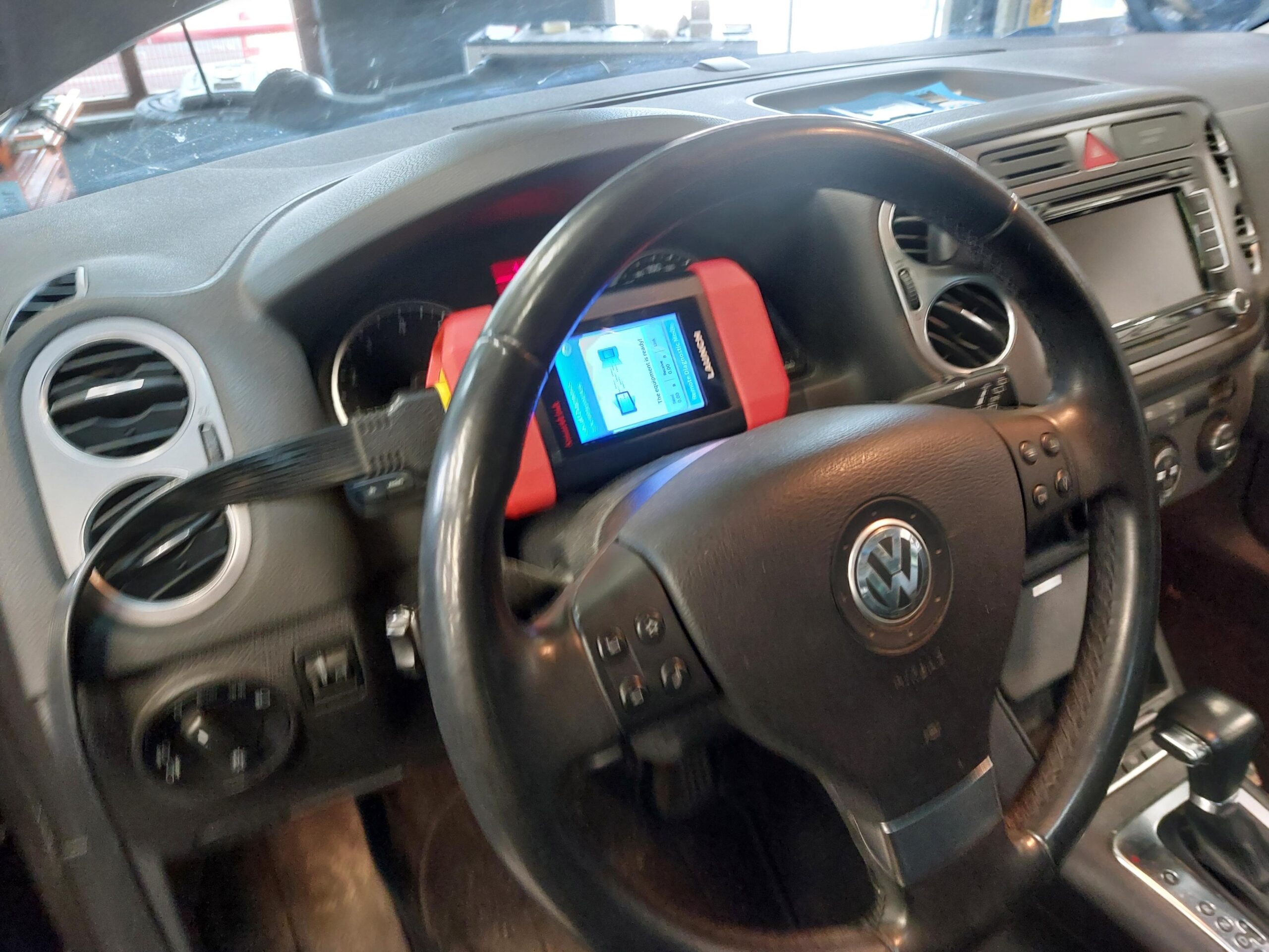 De remote-interface is verbonden met het voertuig. Zo kan het via internet op afstand worden uitgelezen met de OEM diagnosetool van VAG (ODIS).