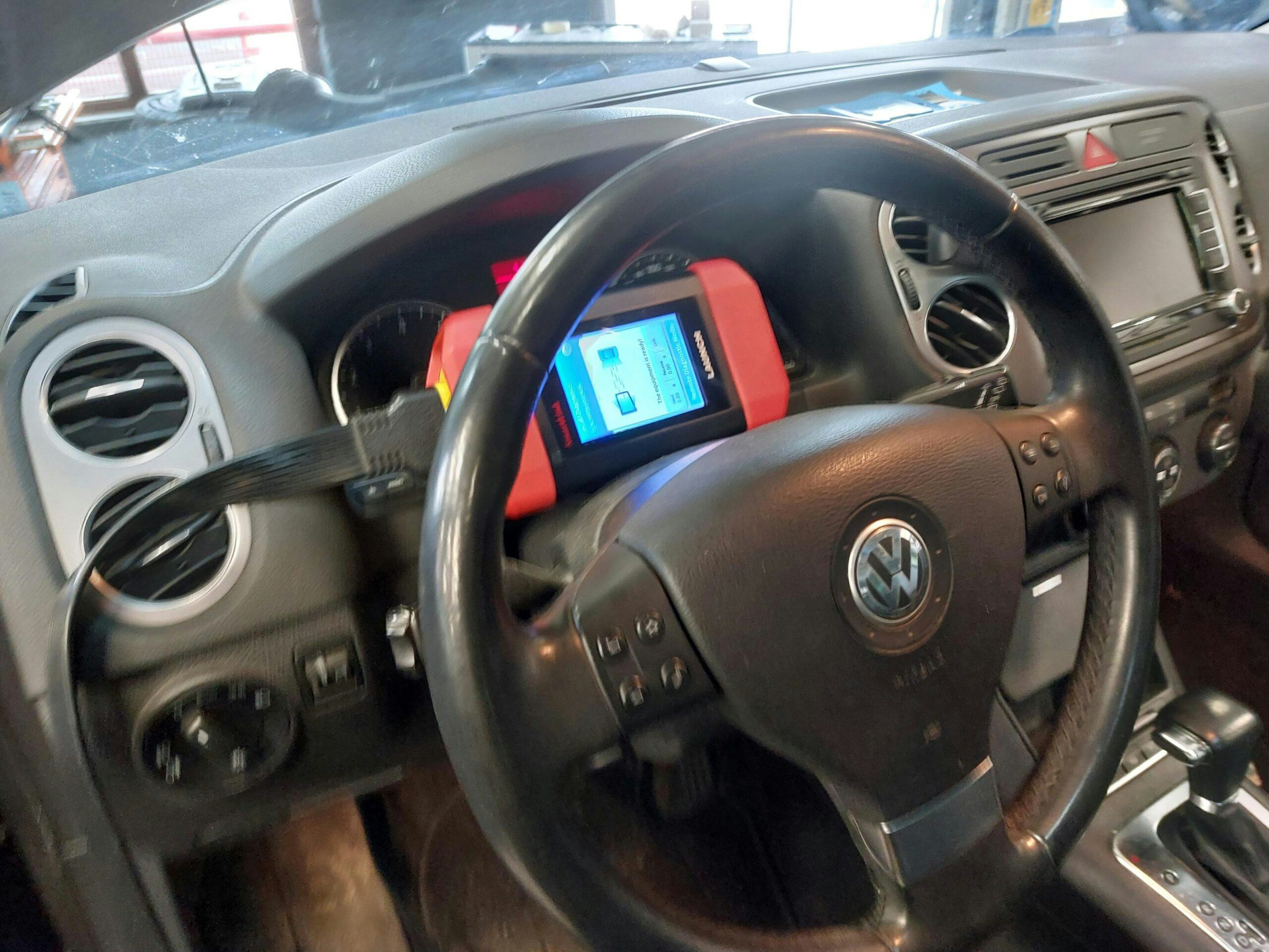 De remote-interface is verbonden met het voertuig. Zo kan het via internet op afstand worden uitgelezen met de OEM diagnosetool van VAG (ODIS).