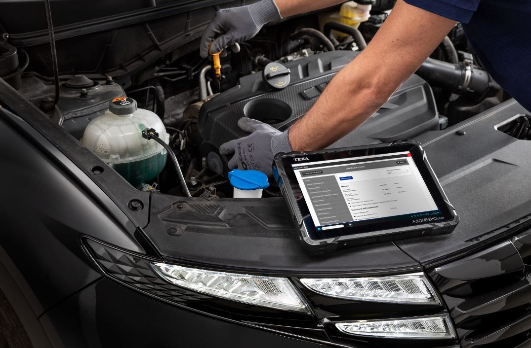 Helder en groot scherm, snelle besturingsprogramma's, eenvoudige bediening - dat is wat we willen in de werkplaats.