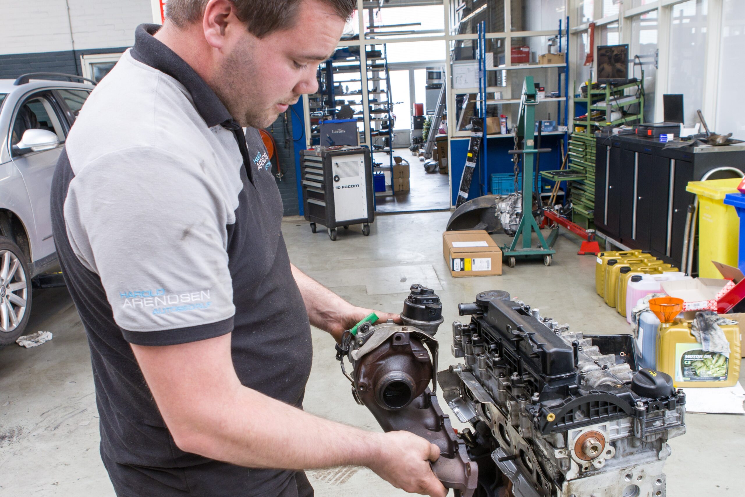 Turbo vervangen, hoe gaat dat in zijn werk? AMT laat het stap voor stap zien. - Foto's: Peter Aansorgh
