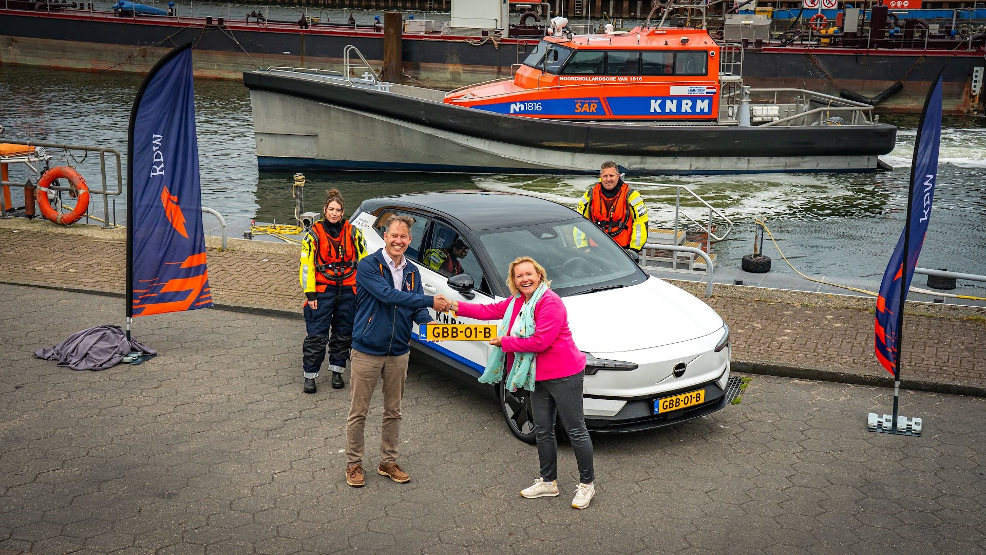 RDW Geeft Kenteken Met Eerste Nieuwe Kentekencombinatie Uit Aan KNRM