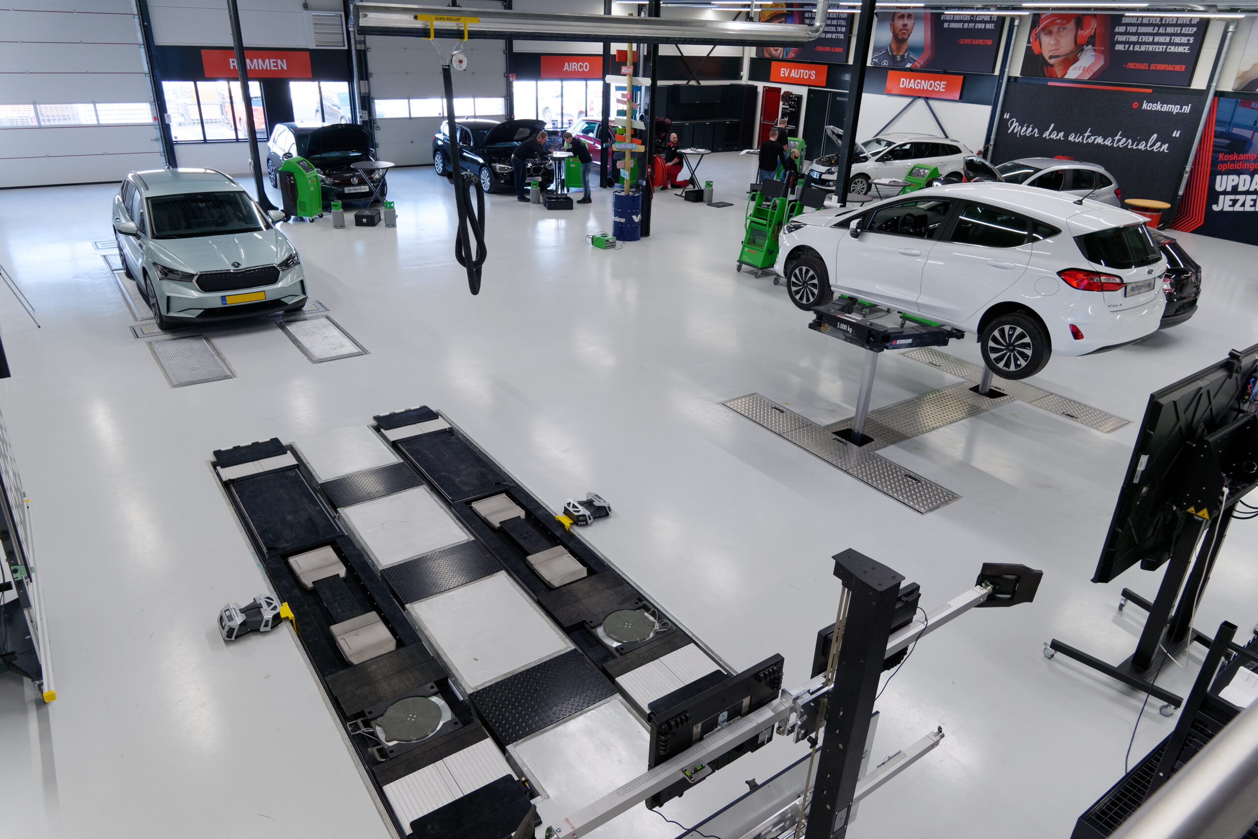 Waarom is dit de werkplaats van de toekomst? Koskamp HR- en Opleidingsadviseur Arjan Ekkel legt het uit in de video.  