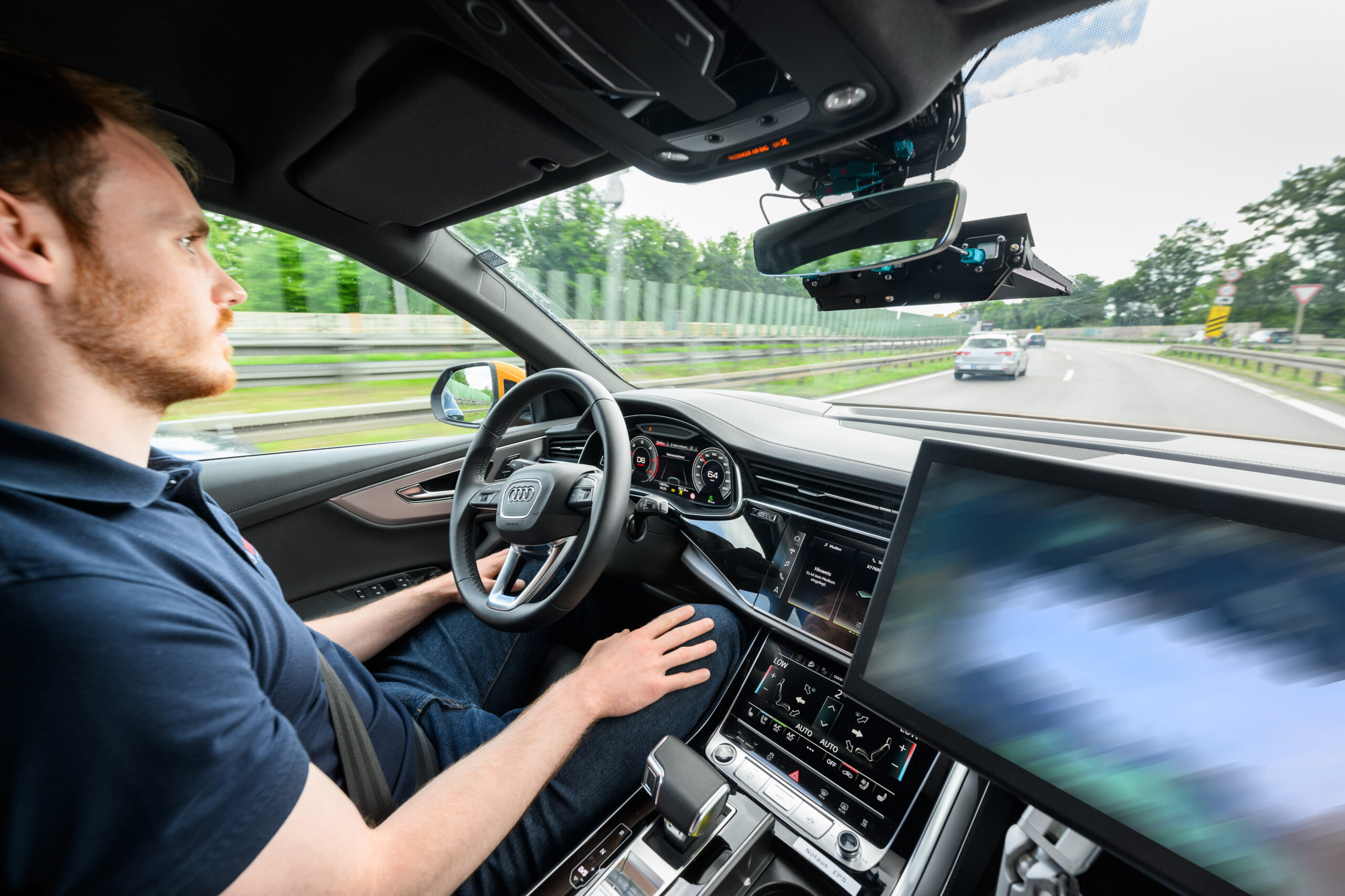 De software-defined auto is onder meer in staat (deels) autonoom te rijden. Kosten zijn de beperkende factor, de technologie niet. - Foto: Bosch / Martin Stollberg