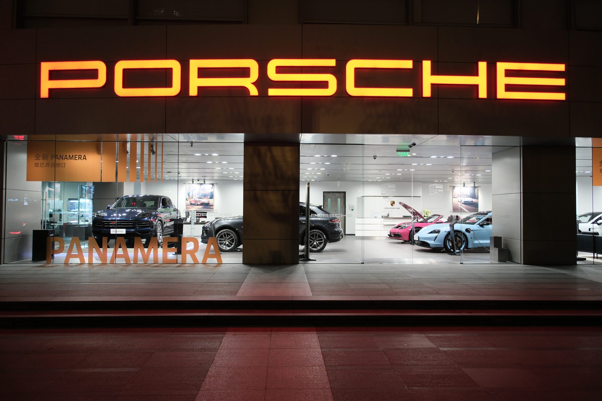 Porsche geeft aan te verwachten dat er 10 duizend auto’s minder gemaakt kunnen worden door het onderdelentekort. Foto: Shutterstock