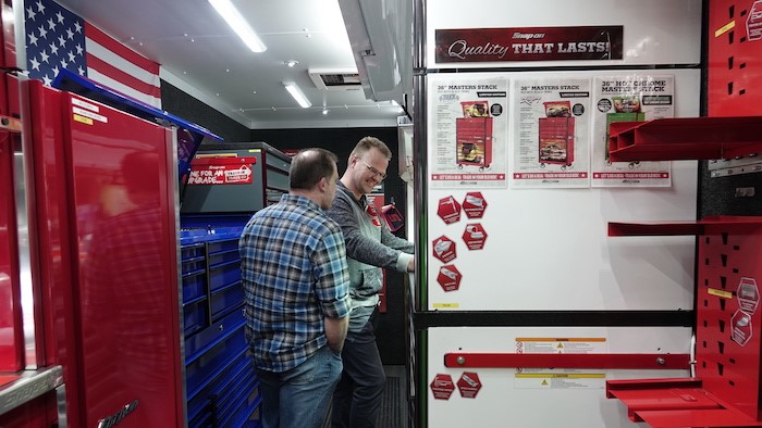 In de Rock ‘n Roll Cab Express zijn Snap-on gereedschapopbergmogelijkheden in allerlei configuraties, soorten, maten en kleuren aanwezig. Foto: Snap-on