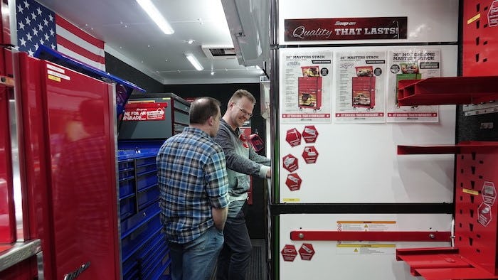 In de Rock ‘n Roll Cab Express zijn Snap-on gereedschapopbergmogelijkheden in allerlei configuraties, soorten, maten en kleuren aanwezig. Foto: Snap-on