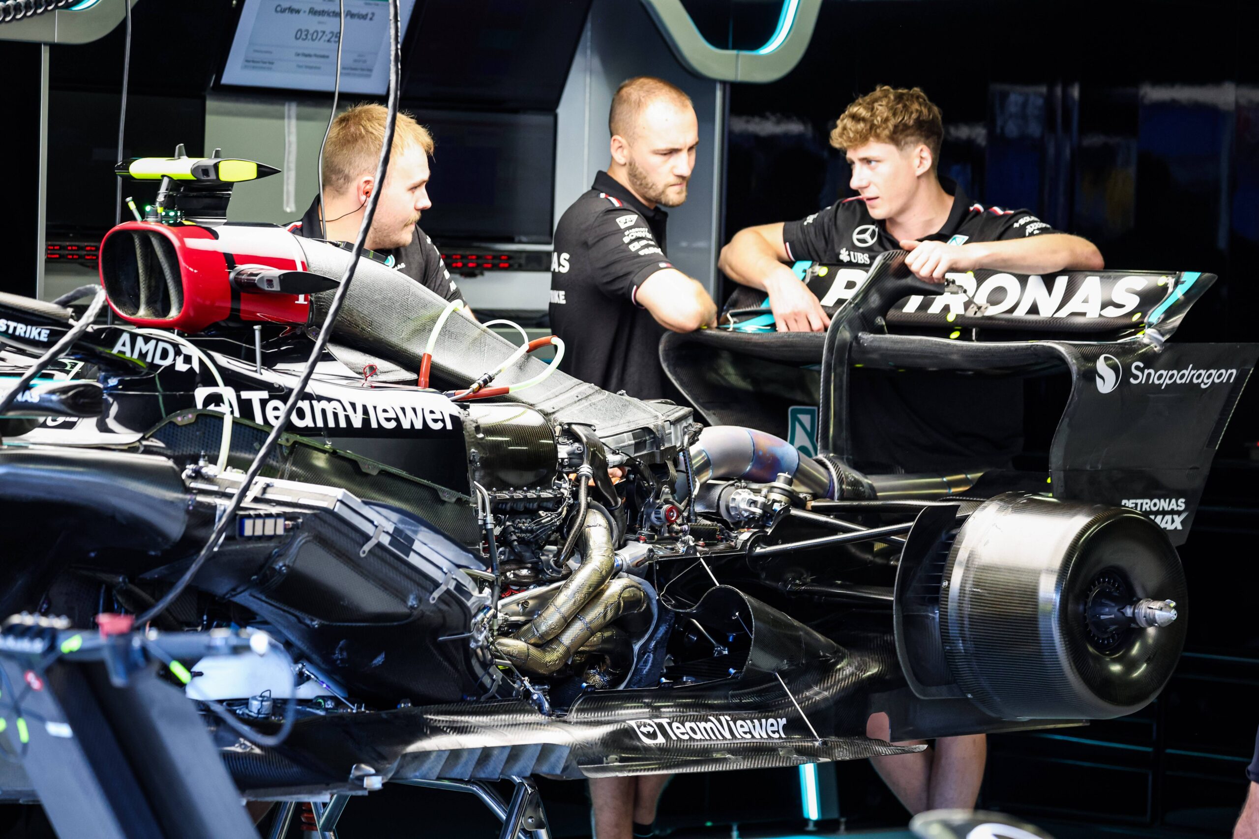 Blik in de pits van het Mercedes AMG F1 team tijdens de grand prix van Monaco, 2024. - Foto: Imago/Florent Gooden