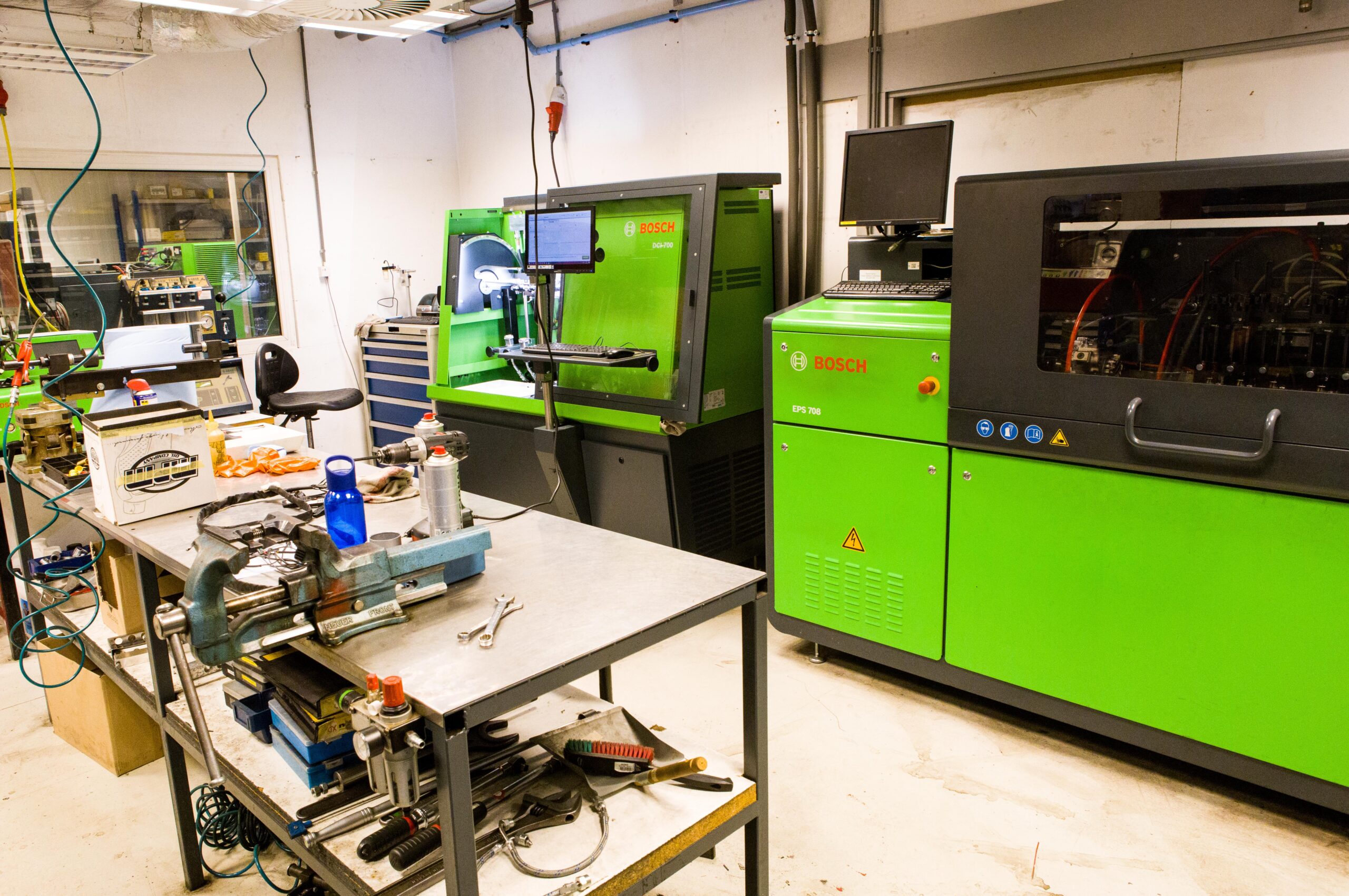 PartsPoint Techniek in Sittard beschikt over alle nodige apparatuur om injectoren te reinigen en te testen. - Foto's: Peter Aansorgh