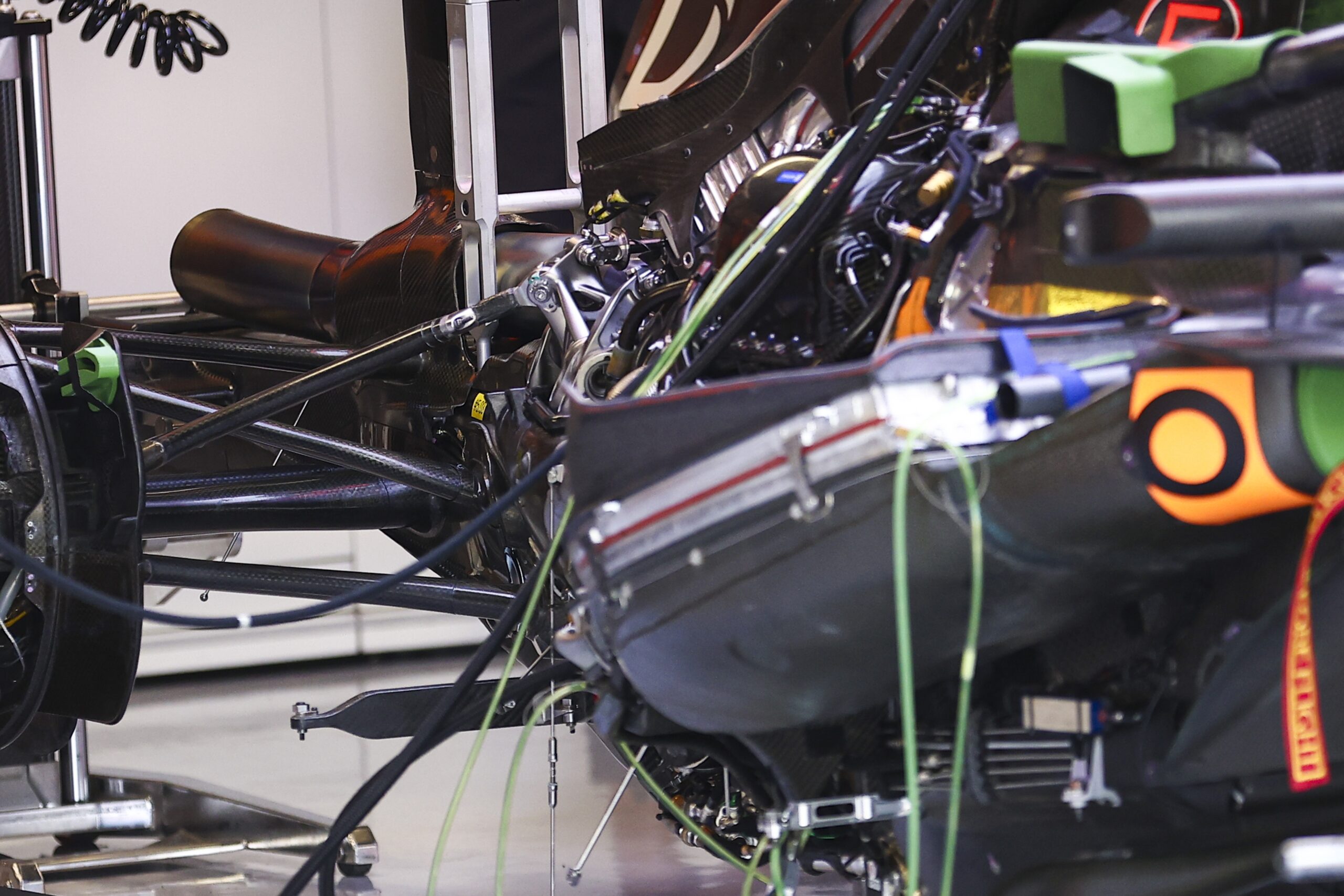 De constructie van de F1 hybride powertrain geeft een heel nieuwe betekenis aan het woord ‘complex'. - Foto: Eric Alonso/DPPI/Shutterstock