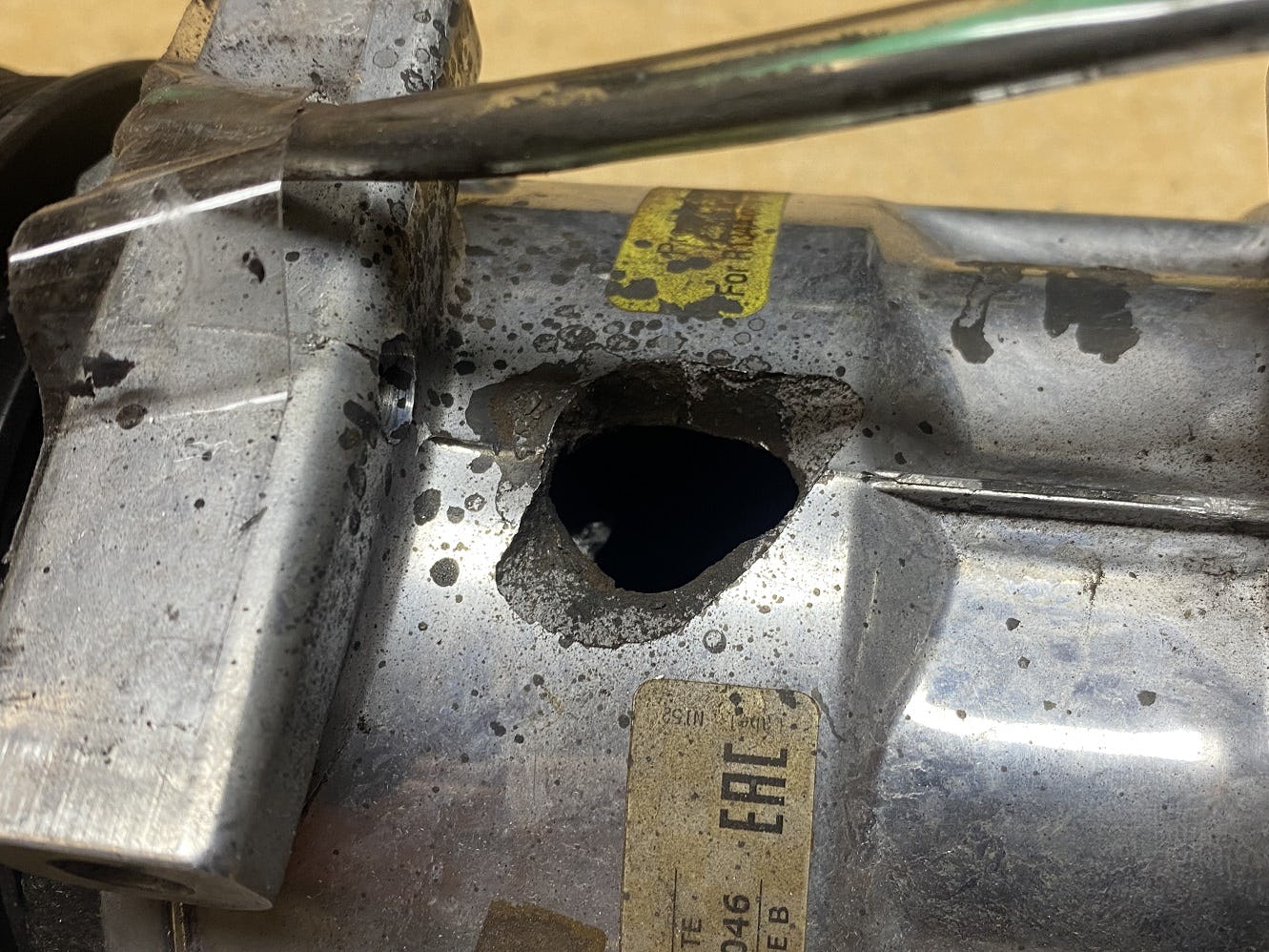 Als je een aircocompressor vervangt kan je één keer een factuur maken. Nissens-garantiespecialist Marcel van der Cruijsen helpt te voorkomen dat die nieuwe compressor er na korte tijd zo uitziet.