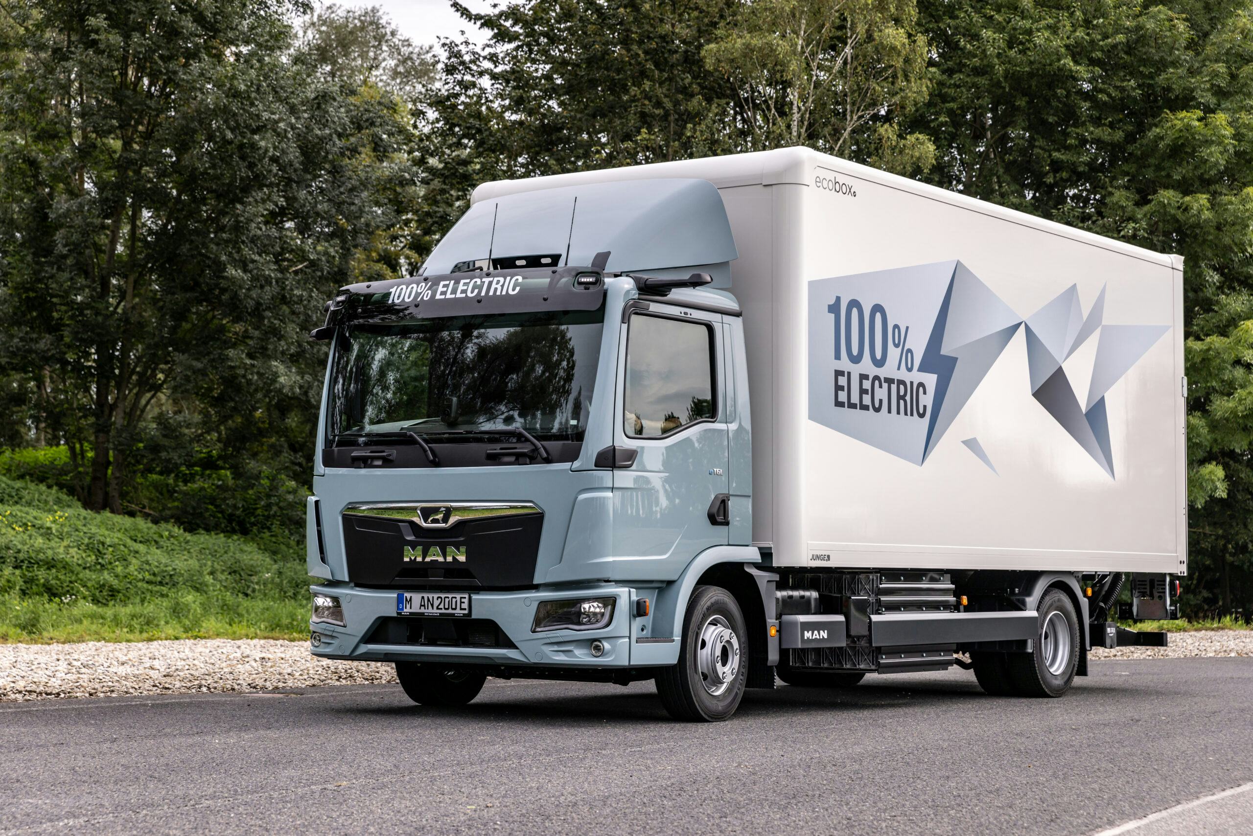 MAN completeert het elektrisch gamma met de eTGL, en geeft aan volgend jaar onder meer in Nederland te zullen testen met een waterstof verbrandingsmotor truck.