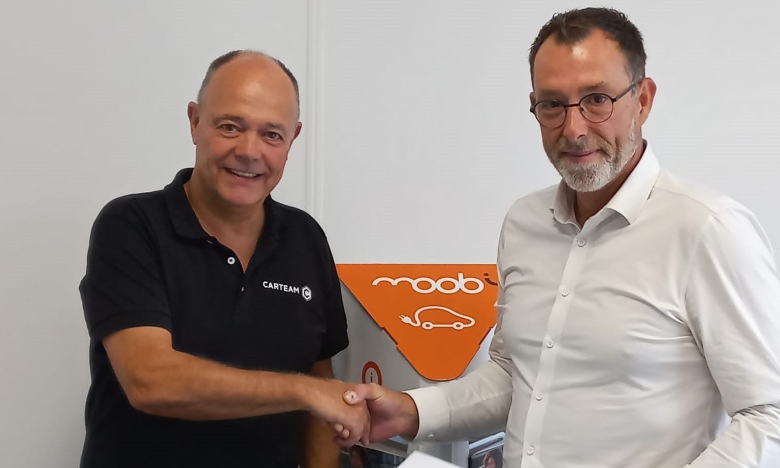 Oprichter van Carteam Martin Bedorf (links) en Dennis van Eijkelenborg van Moobi.