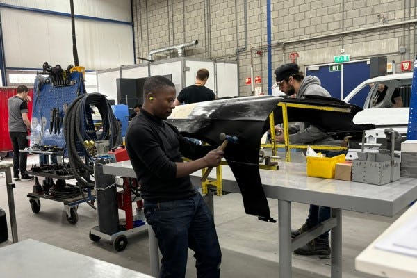 Een nieuwe lichting vakmensen is klaargestoomd voor de schadeherstelbranche. Foto: Innovam