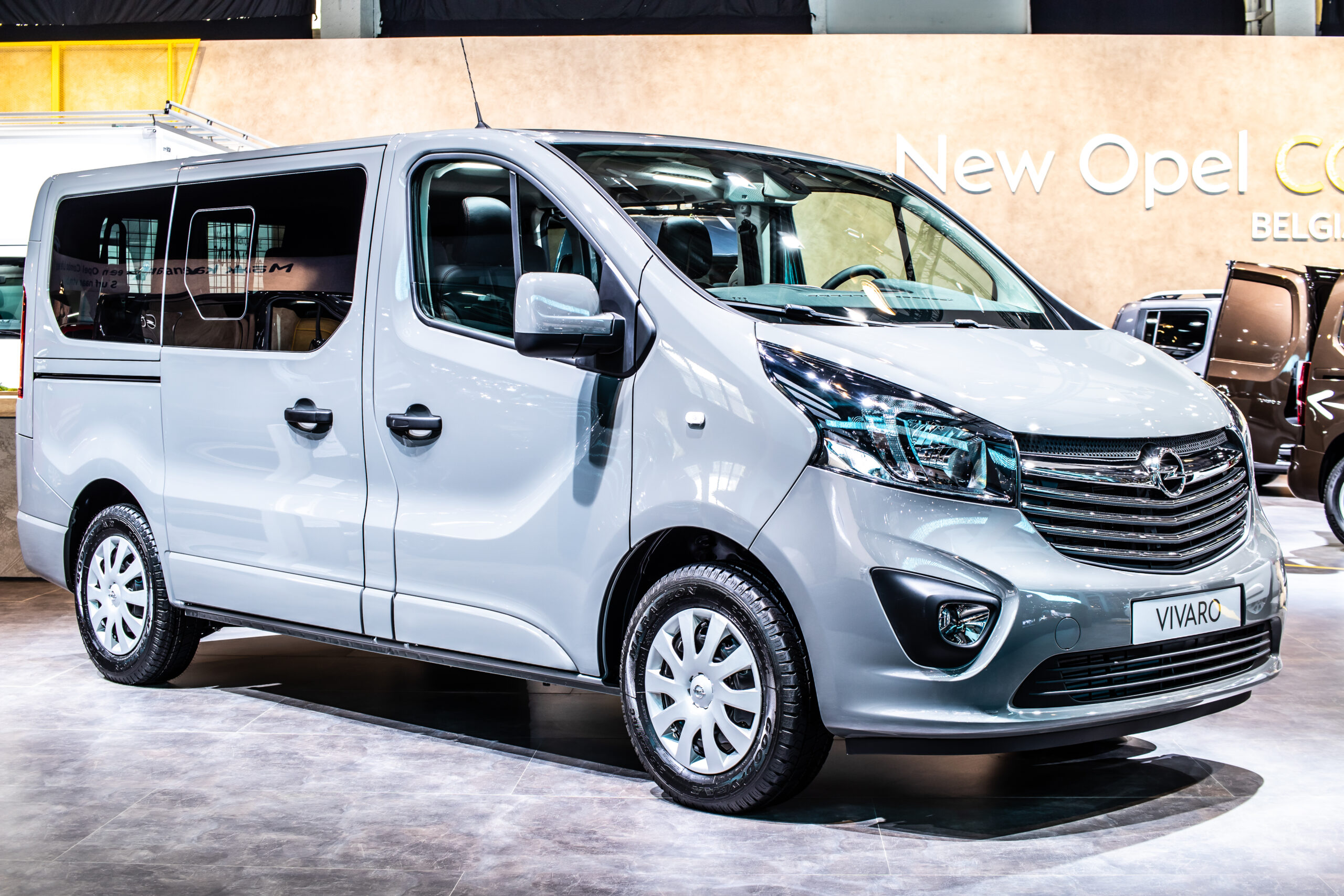 De Opel Vivaro tijdens zijn debuut in 2019 op de autoshow in Brussel. - Foto: Shutterstock