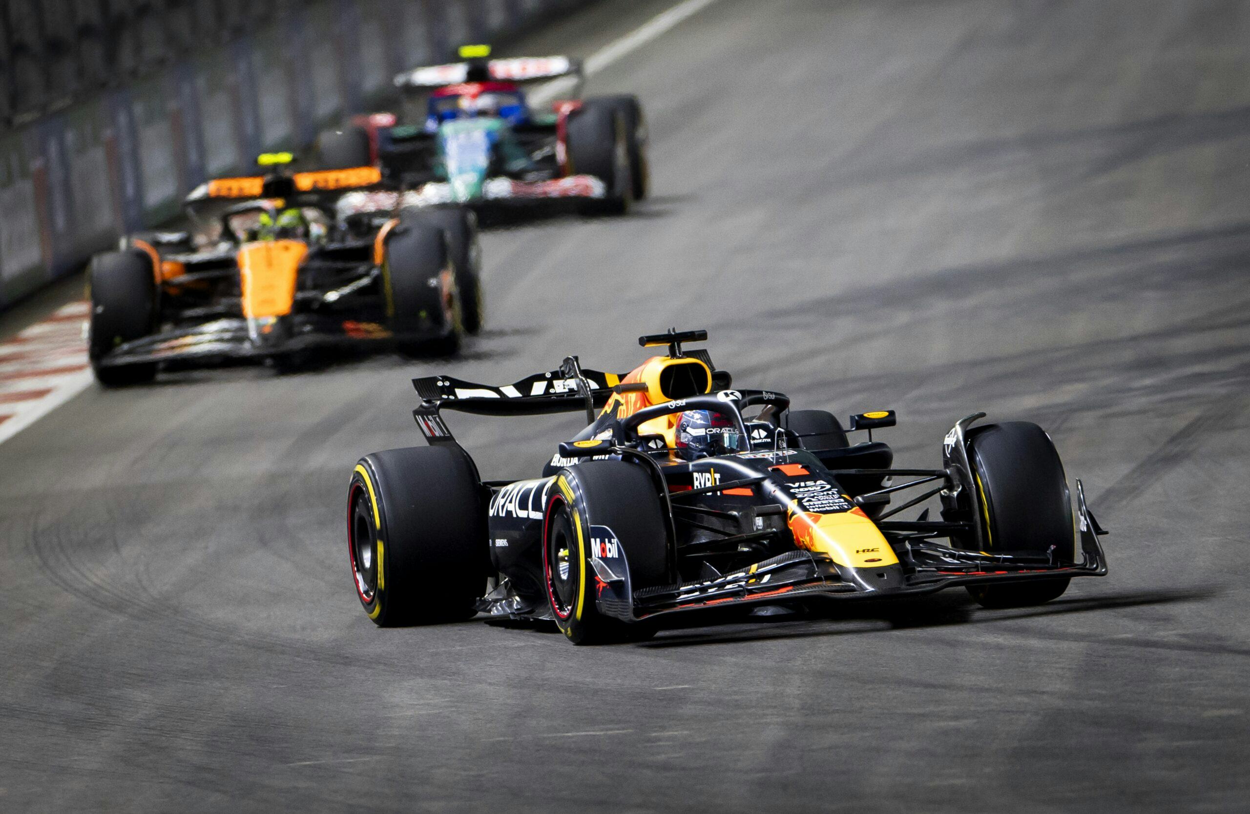 Max Verstappen onderweg naar zijn vierde wereldtitel tijdens de Las Vegas Grand Prix. - Foto: ANP / Sem van der Wal