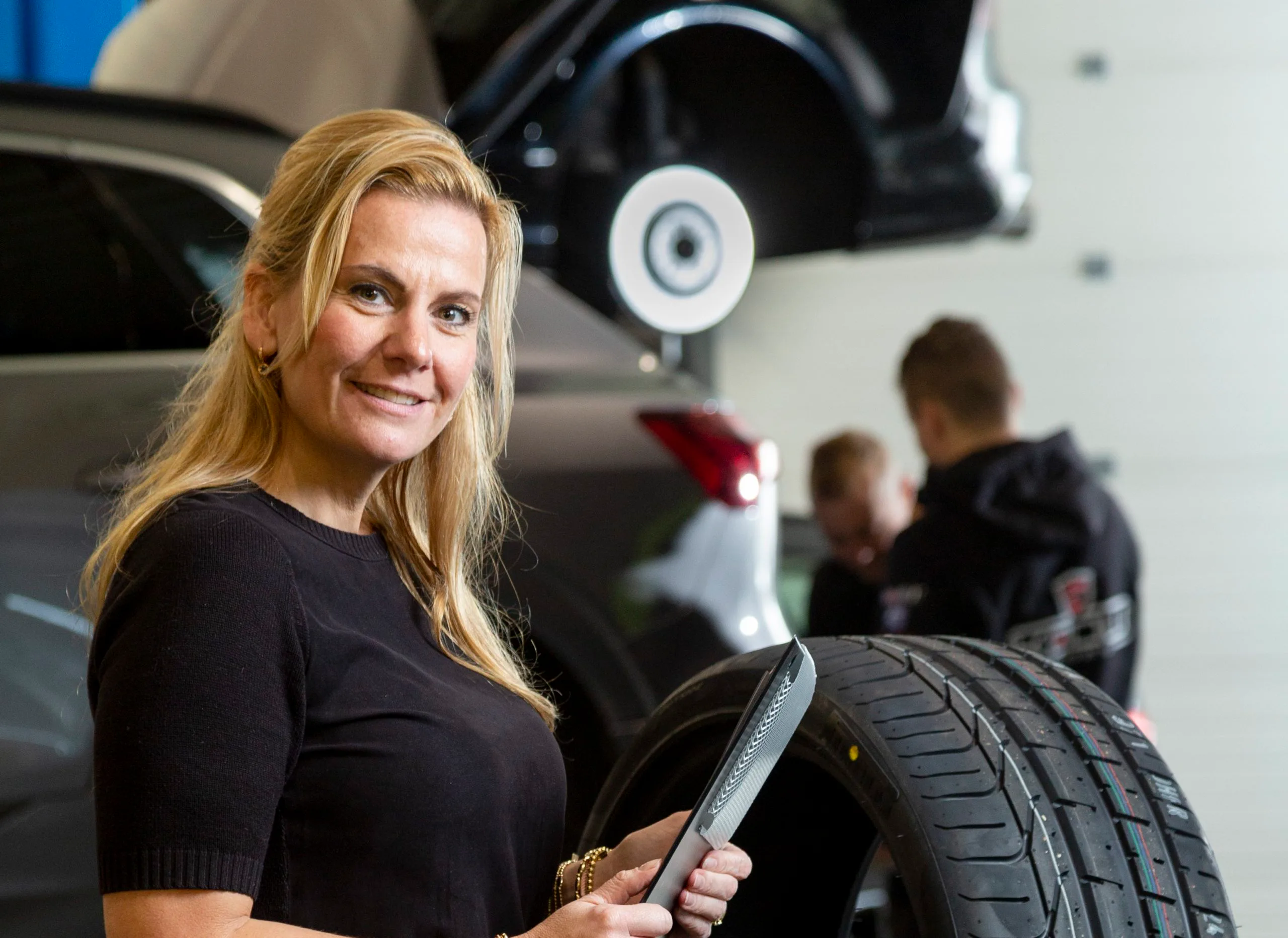 Mirjam van der Rijt, initiatiefnemer van Verenigde Autobedrijven Samen Sterk (VASS), deelt haar scherpe kijk op de toekomst van de occasionmarkt en de positie van autobedrijven.