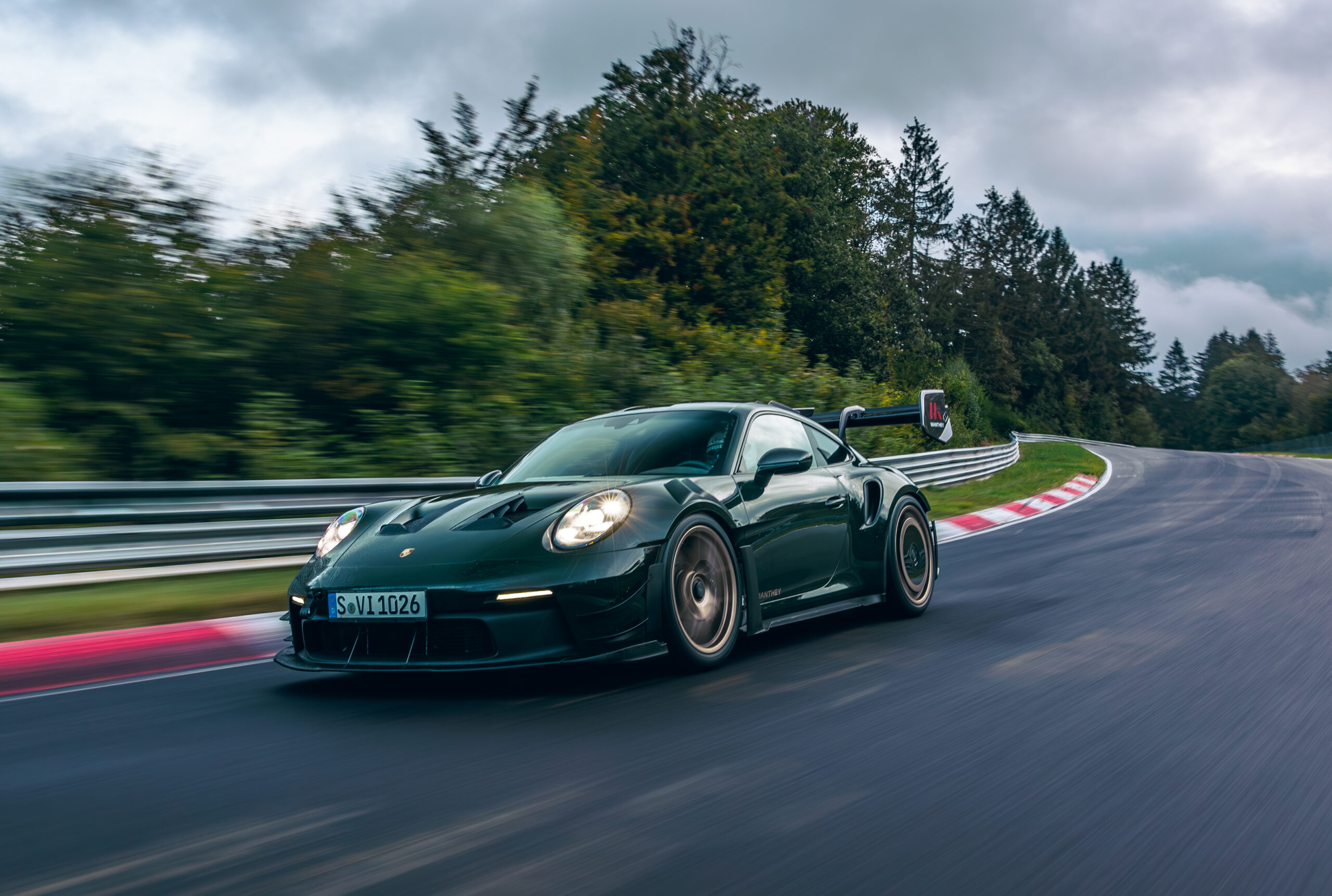 De Porsche 911 GT3 RS in Manthey-trim op de Nordschleife. - Foto: Gruppe C Photography / Porsche