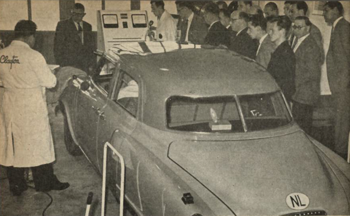 AMT en de rest van de vaderlandse pers zijn naar Saarloos in Rotterdam gekomen voor een demonstratie van de Clayton-chassisdynamometer.  