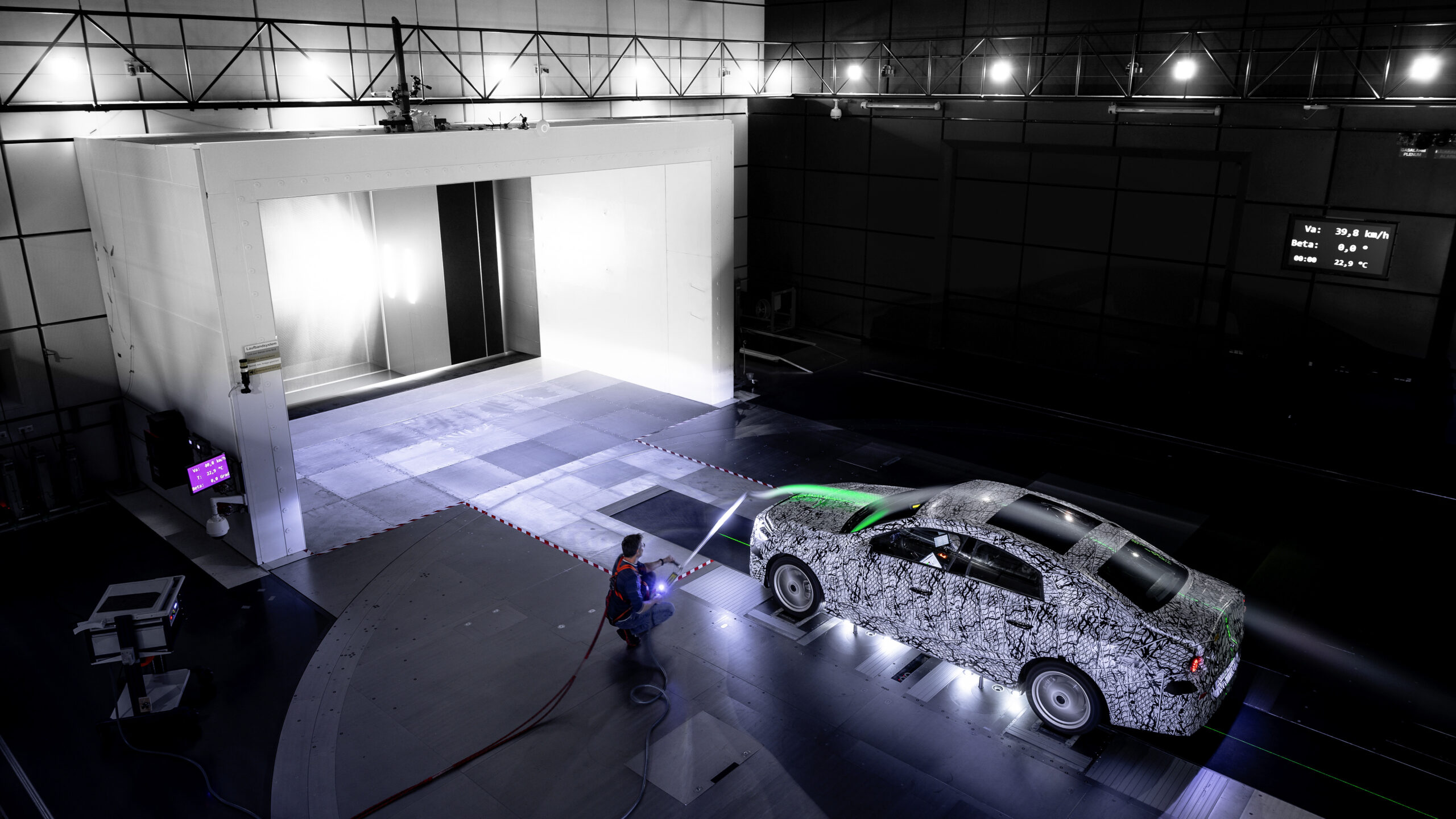 In de windtunnel stelde Mercedes zeker dat de vermomde CLA-proto voor de recordpoging dezelfde luchtweerstand heeft als de serie-CLA die halverwege 2025 op de markt komt.