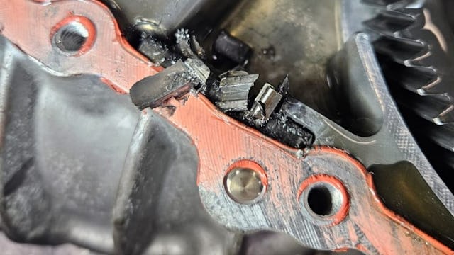 …en daar liggen de brokken. - Foto's: Autovakmeester HTS Goirle