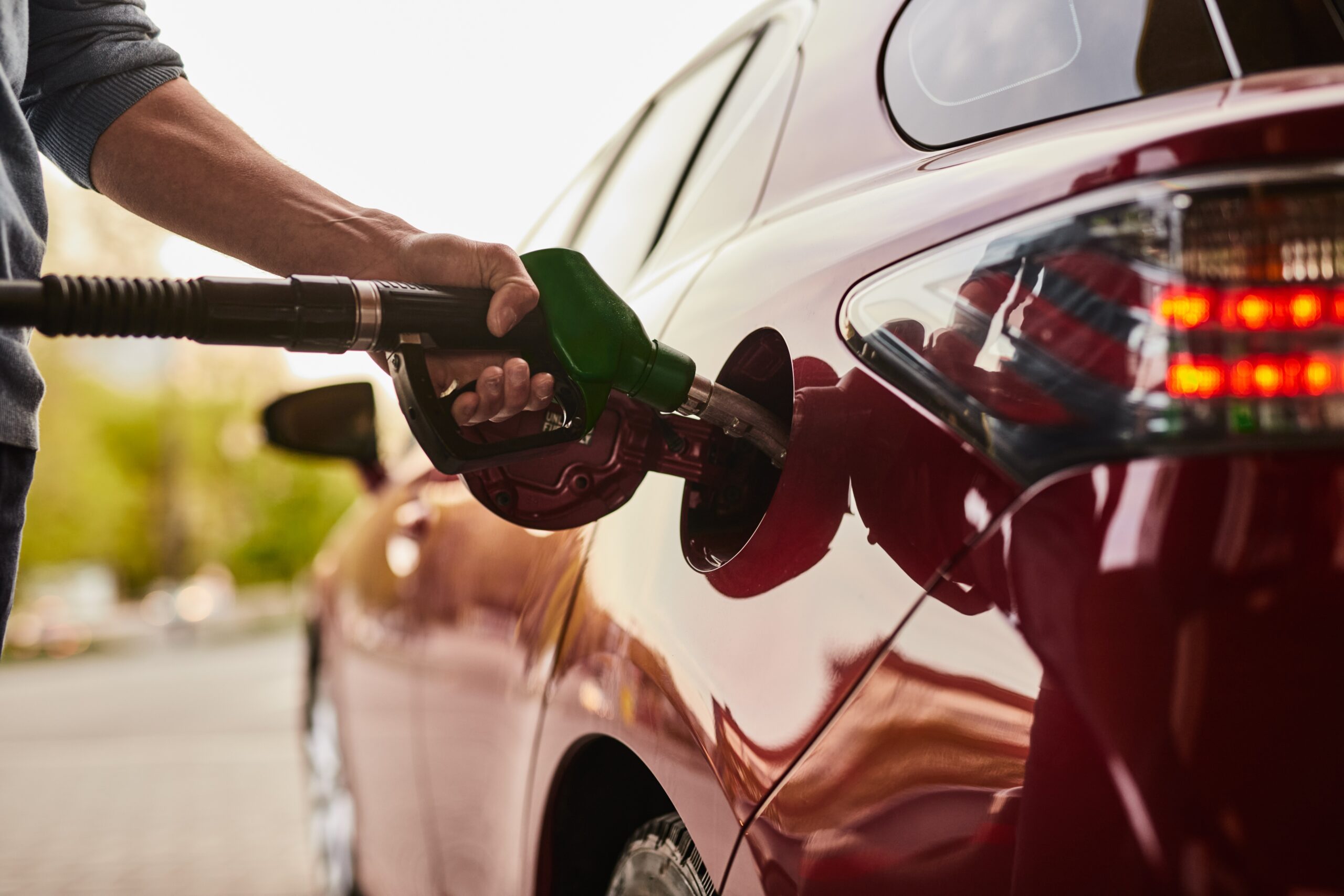 In september moest de EV goedkoper en in november willen we massaal meer uitgeven voor benzine. Foto: Shutterstock