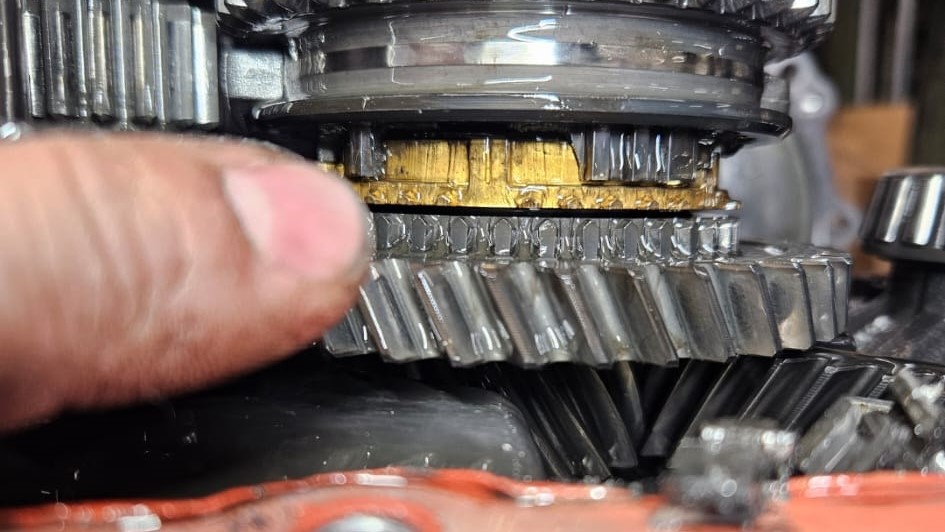 De synchromesh van de tweede versnelling is gebroken…