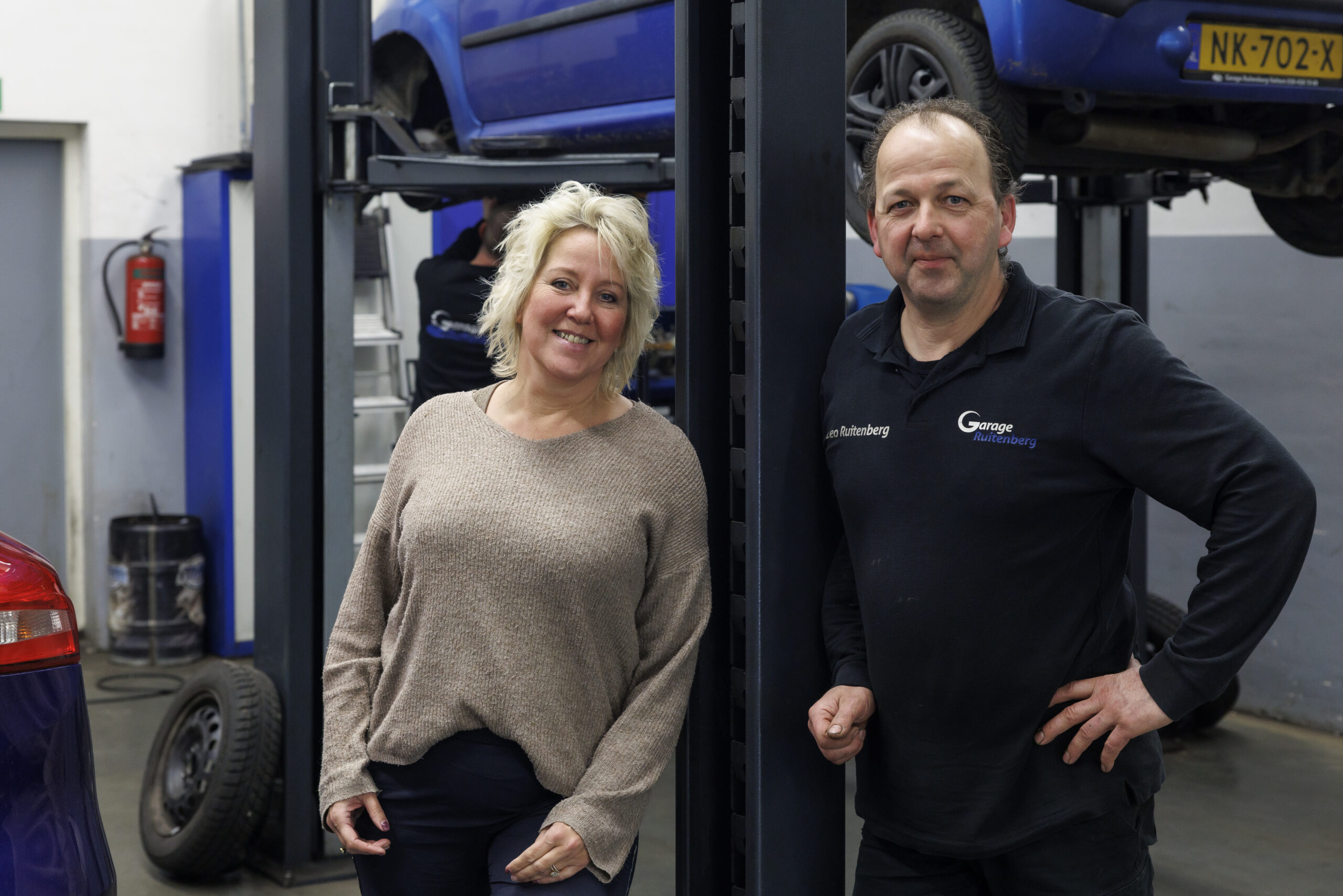 In februari 2025 vieren Leo en Helma Ruitenberg het tienjarig bestaan van hun autobedrijf. “We hadden het niet verwacht, maar het was vanaf de eerste dag druk.” -  Foto en video: Mike Tekst & Beeld