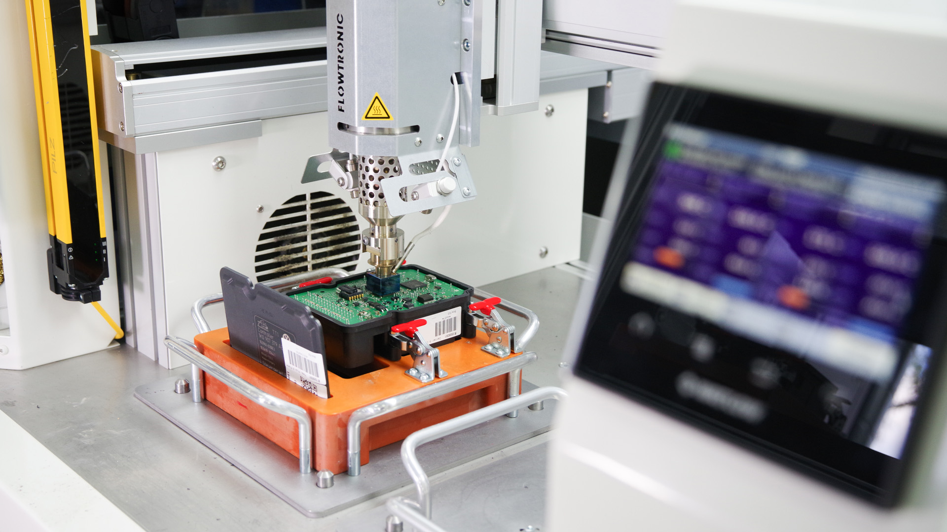 Revisie van een ABS-computer. - Foto: ACtronics