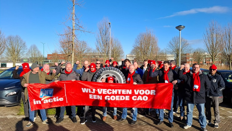 In januari probeerden kaderleden van FNV Metaal het nog goedschiks. Hun boodschap aan BOVAG: "Laat de band niet klappen en kom over de brug met een goede cao!" Helaas, het mocht niet baten. 