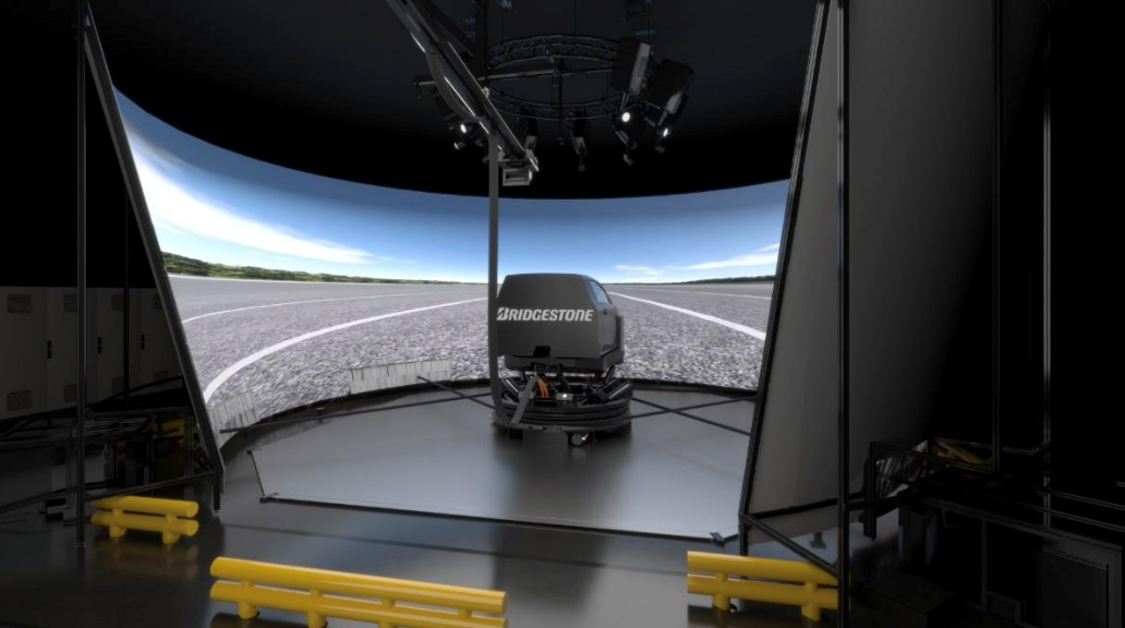 Met de introductie van een eigen DiL-simulator kunnen ingenieurs de bandprestaties, interactie met het voertuig en respons onder diverse omstandigheden virtueel reproduceren.  Afbeelding: Bridgestone