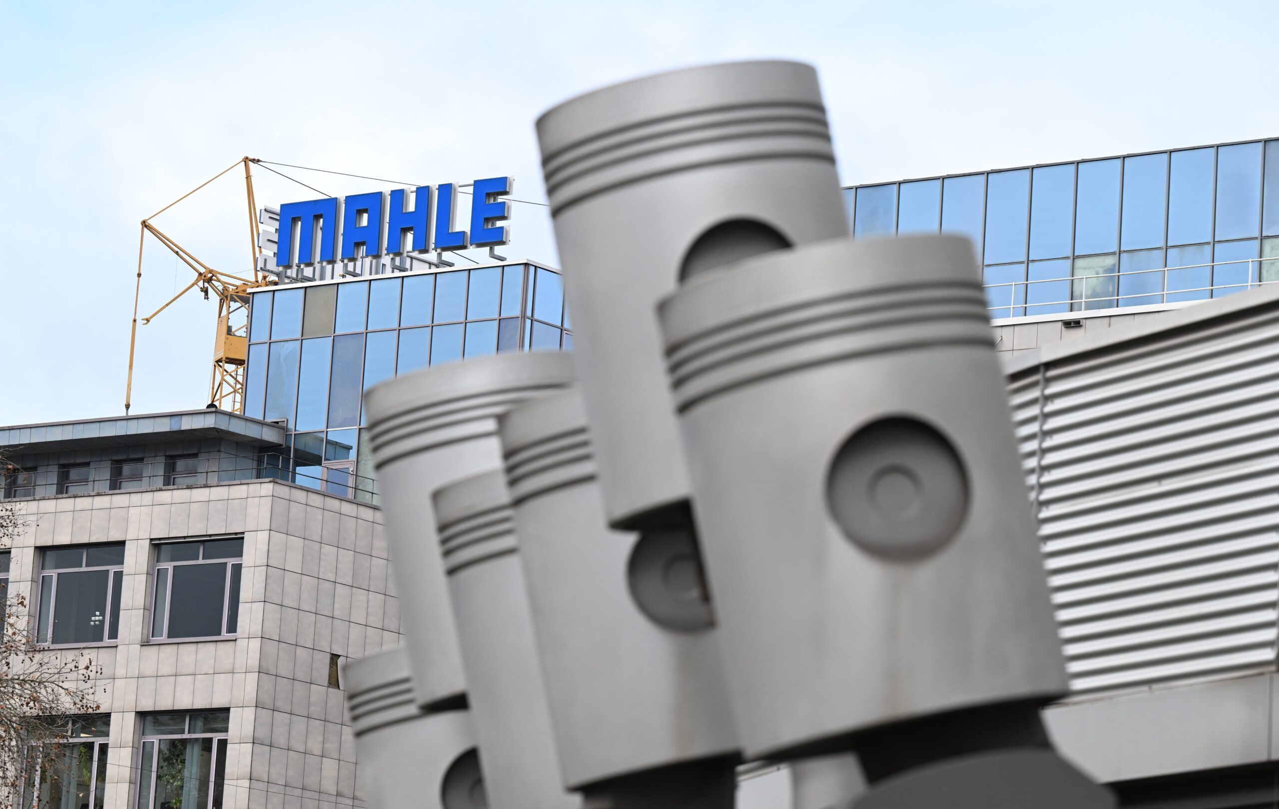 Hoofdkantoor van Mahle in Stuttgart. -  Foto: Bernd Weißbrod/dpa
