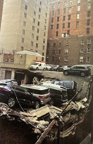 In 2023 zijn de constructie-eisen voor parkeergarages in Groot Brittannië aangepast aan gemiddeld 33% zwaardere auto's. In datzelfde jaar stortte deze parkeergarage in New York in. Voorlopig onderzoek toont aan dat het overgewicht van de auto's op de volbezette bovenste verdieping de oorzaak was. (Bron: Leach en Molden)