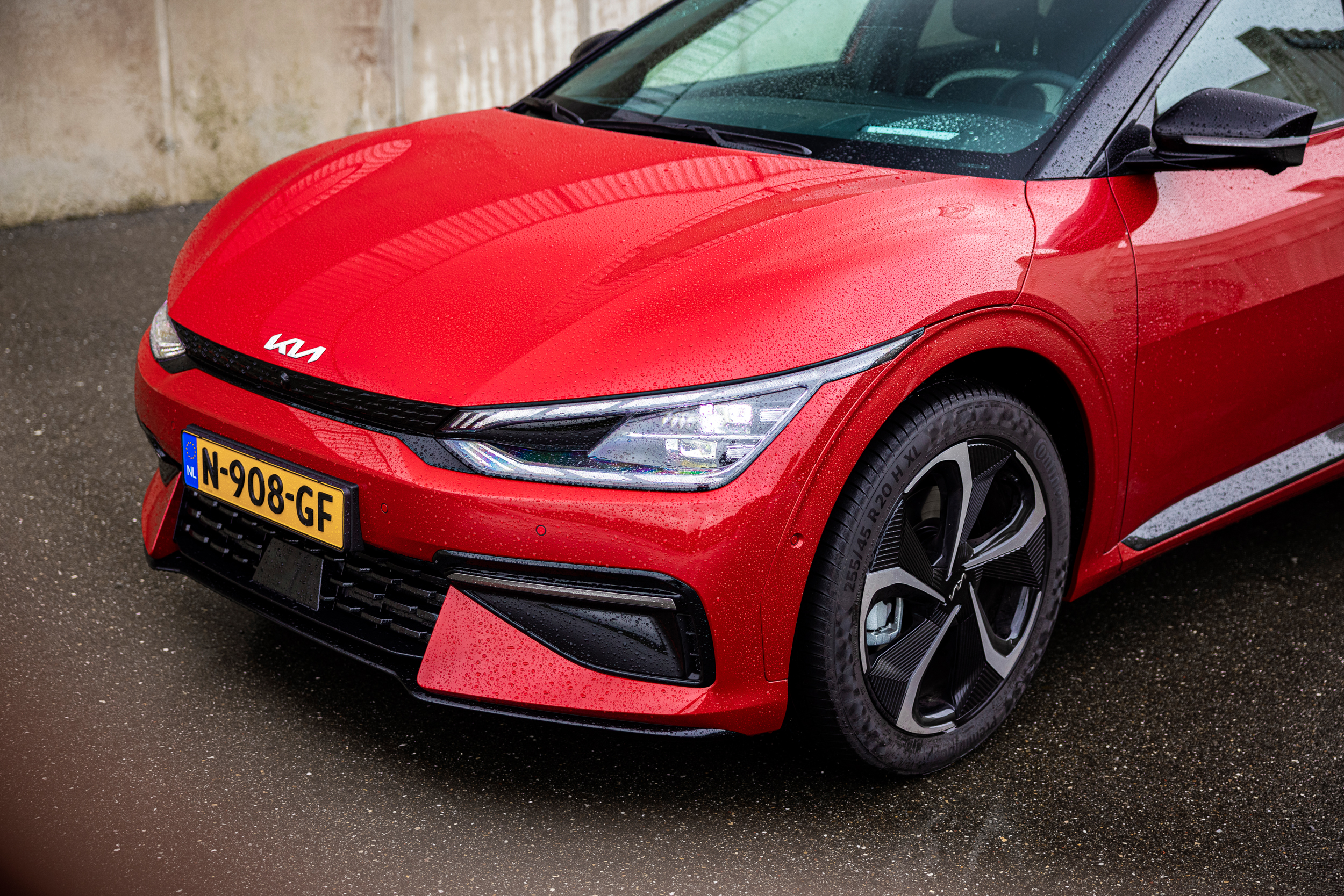 Op deze 20”-wielen is de Kia EV6 onzuiniger dan op 19” exemplaren. Hoe komt dat?