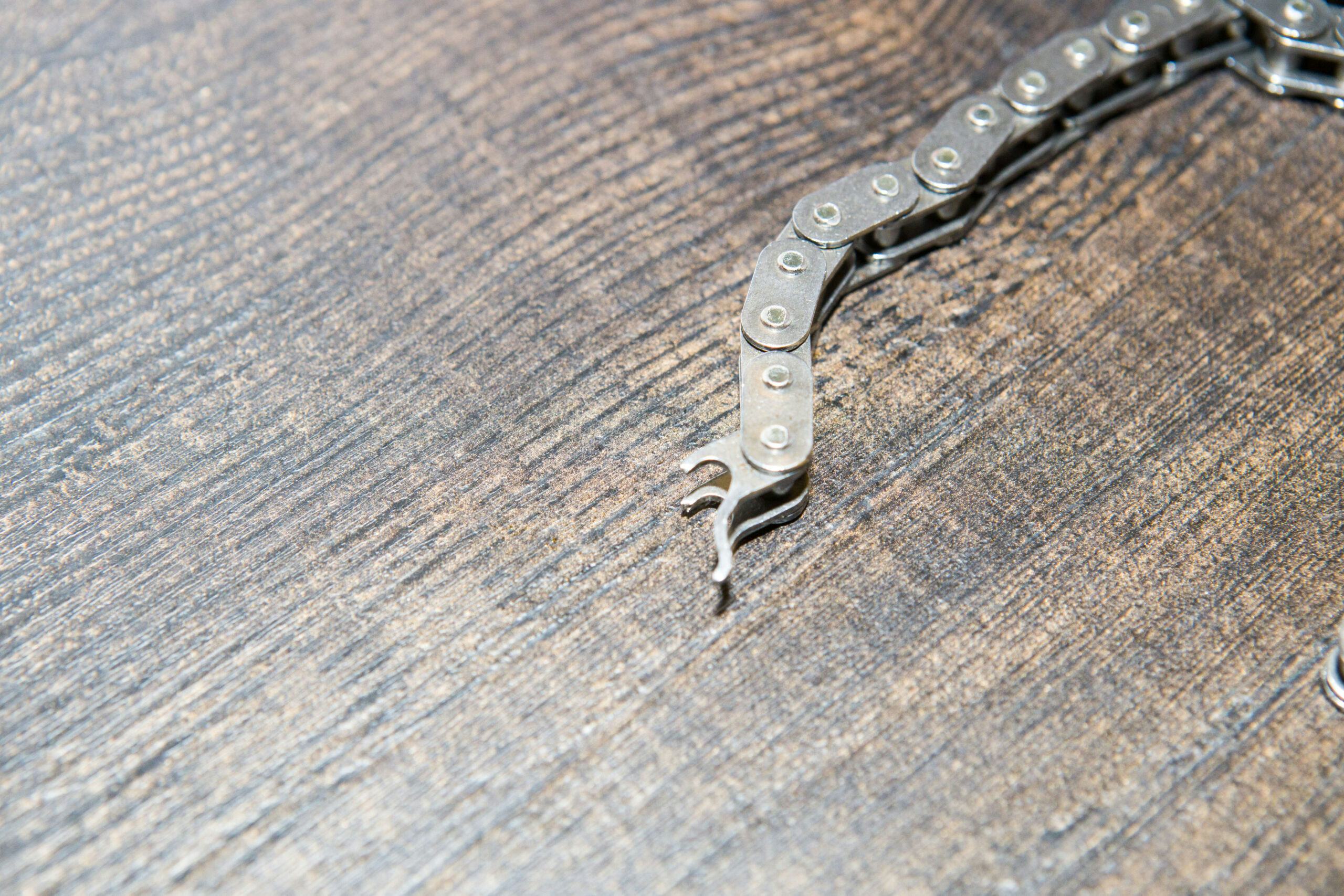 Elke ketting wordt getest op 50% van de breukkracht, terwijl een auto maximaal 20% van de breukkracht kan veroorzaken. Als dit gebeurt, is er dus een externe oorzaak. - Foto: Peter Aansorgh