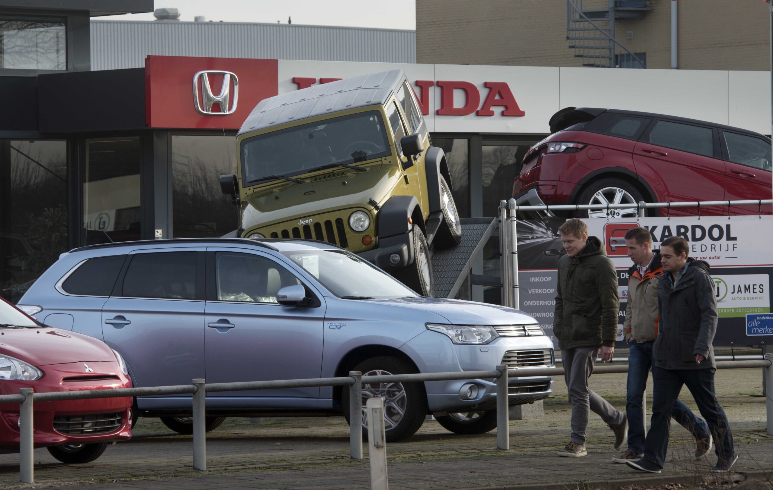 In 2015 waren er nog zo'n 350 dealerbedrijven. Nu zijn dat er al 100 minder. - 
Foto: William Hoogteyling