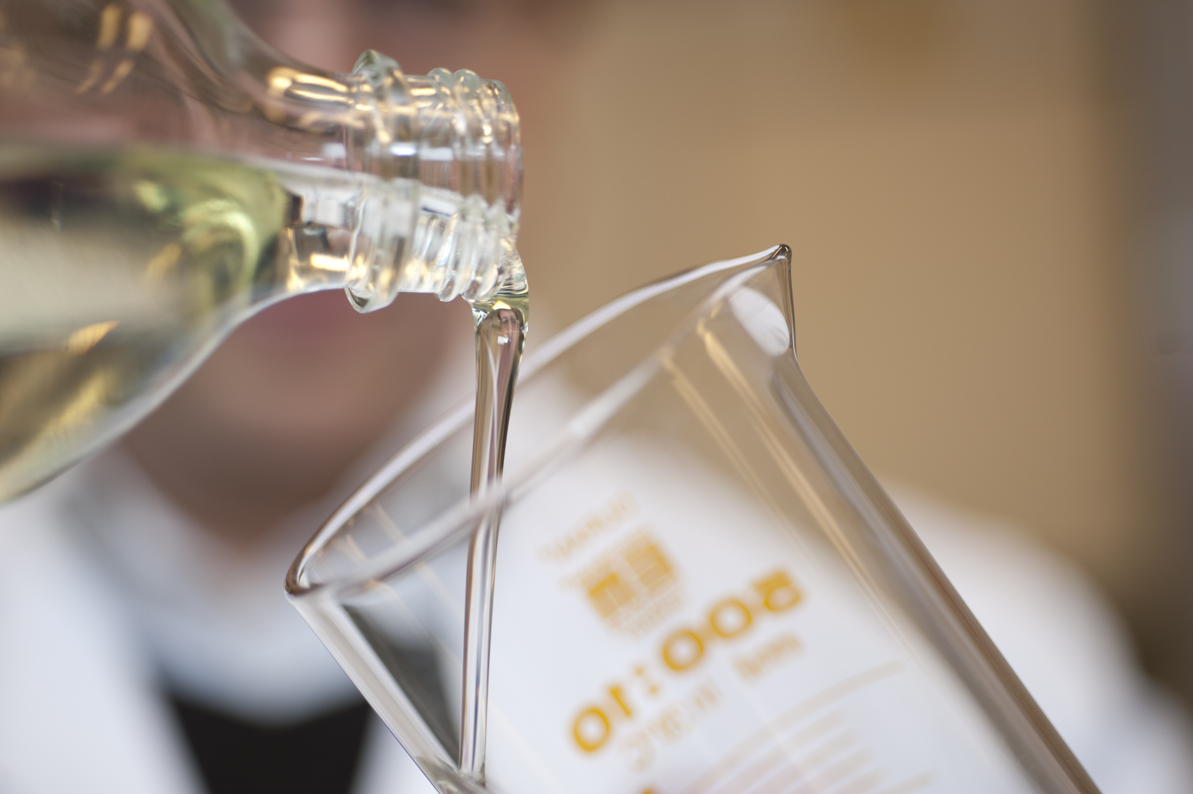 Analyseren van olie in het laboratorium van Liqui Moly. - Foto: Oliver Kuhn.