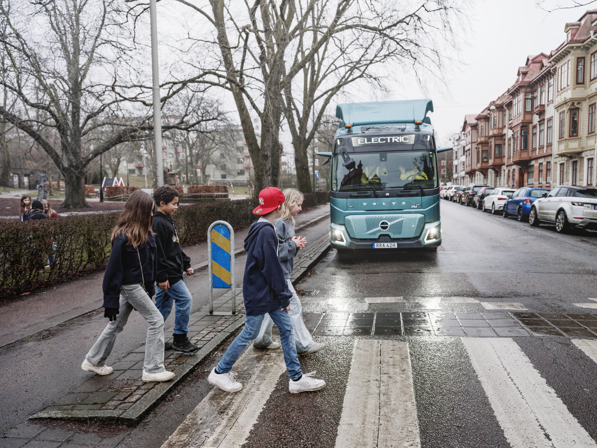 Volvo Trucks wil het verkeer veiliger maken met de invoer van Safety Zones. foto: Volvo Trucks