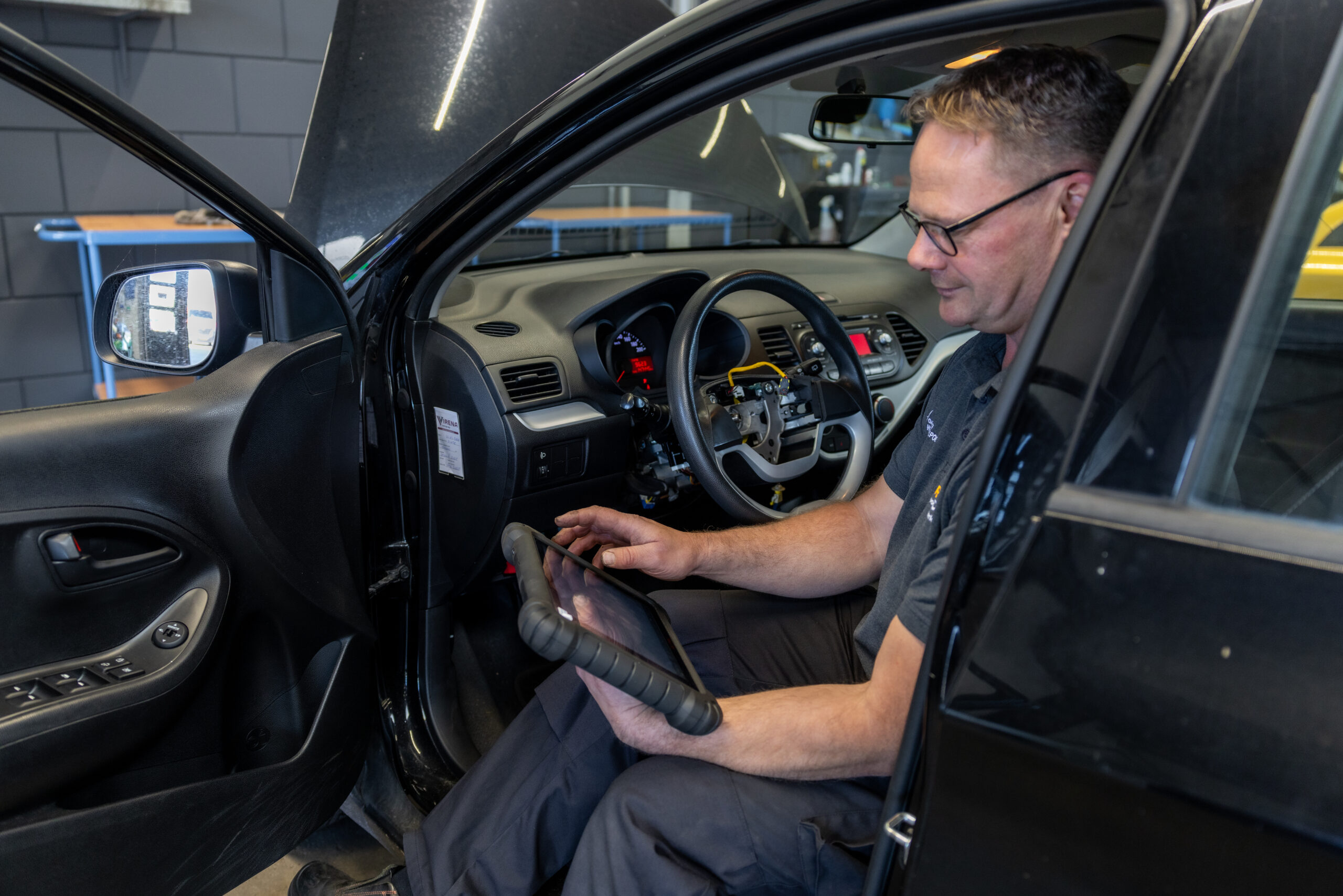 De werkplaats weet raad met alle merken, van jong tot oud. - Foto: Mike Tekst & Beeld