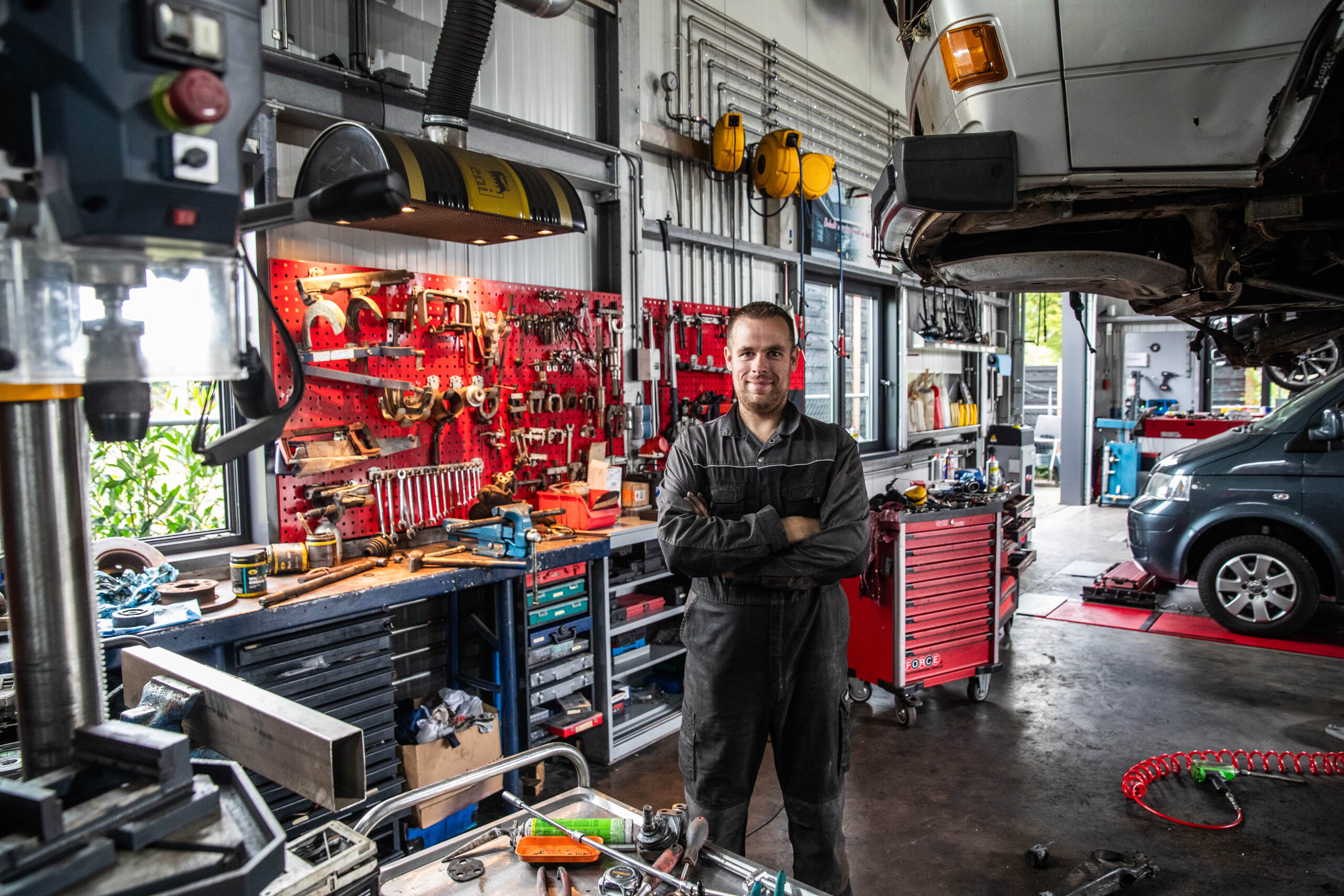 In 2022 startte Rick Garagebedrijf R. Hofmeijer in Oosterwolde, in een gloednieuw pand.