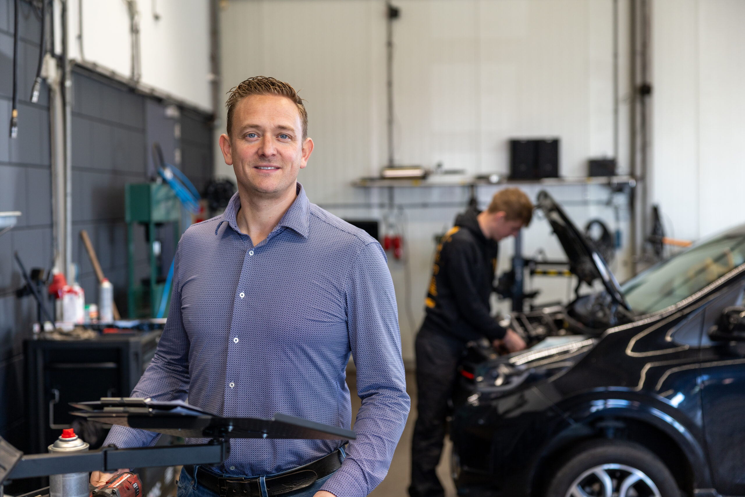 De overstap van merkdealer naar onafhankelijk autobedrijf leverde een korte cultuurschok op volgens Bert Weesepoel. "Als universeel moet je veel meer dingen zelf regelen. Maar dat went snel."
