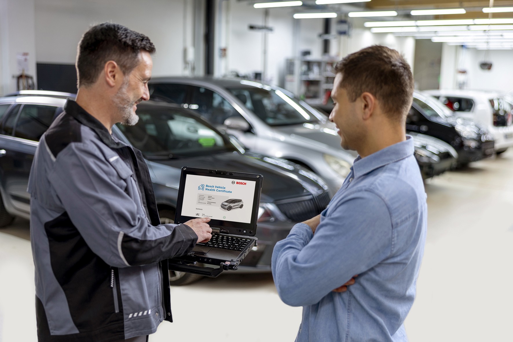 Het Bosch Vehicle Health Certificate is een oplossing
waarmee de staat van een tweedehandsvoertuig snel en eenvoudig kan worden
beoordeeld en gedocumenteerd op basis van de gegevens die in het voertuig zijn
opgeslagen. - Foto: Bosch