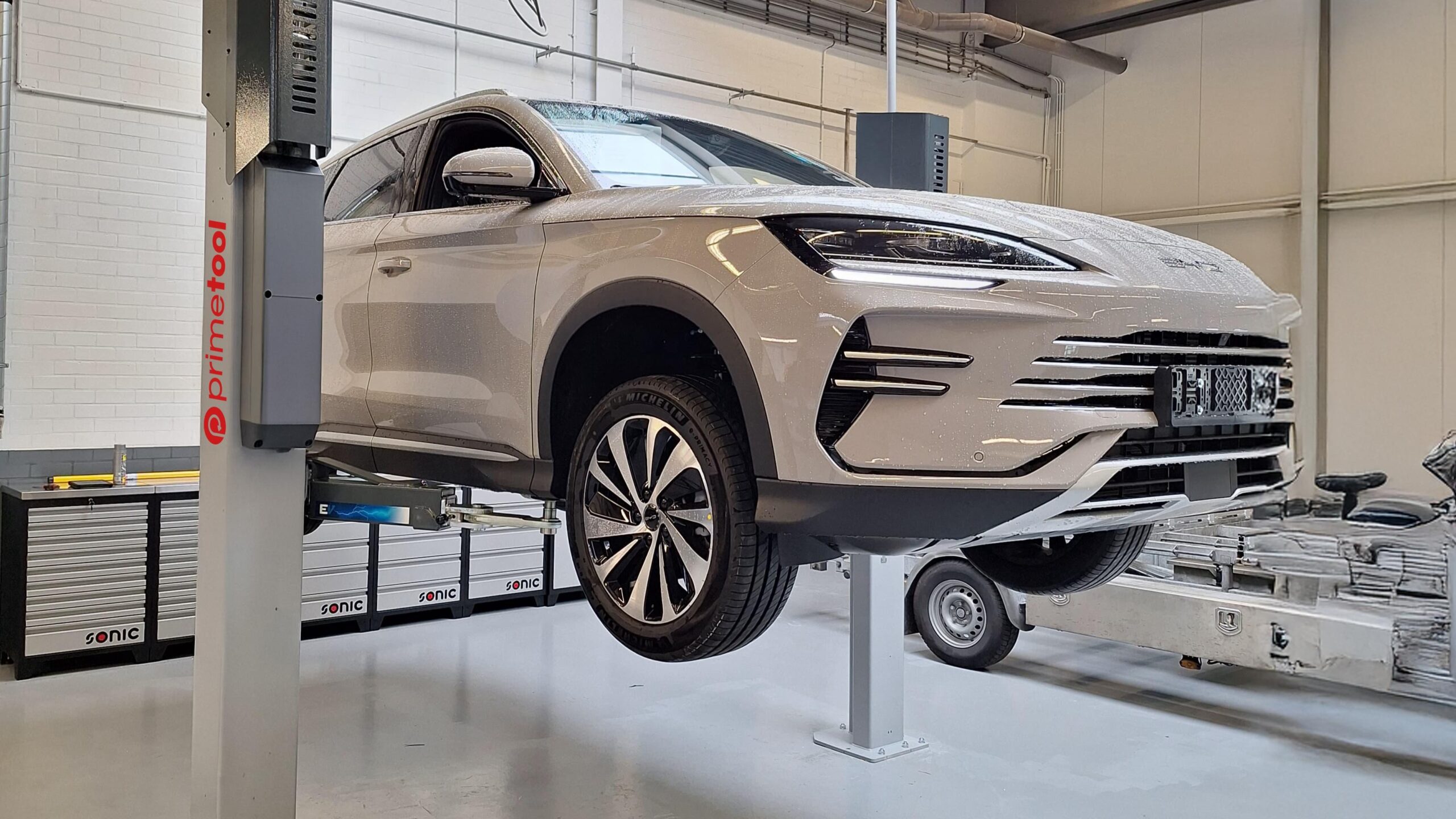 Onder Alliance Automotive Group vallen Rocar-Tech en MSH Equipment. Primetool, het merk van deze tweekolomshefbrug, is het eigen merk van Rocar-Tech.