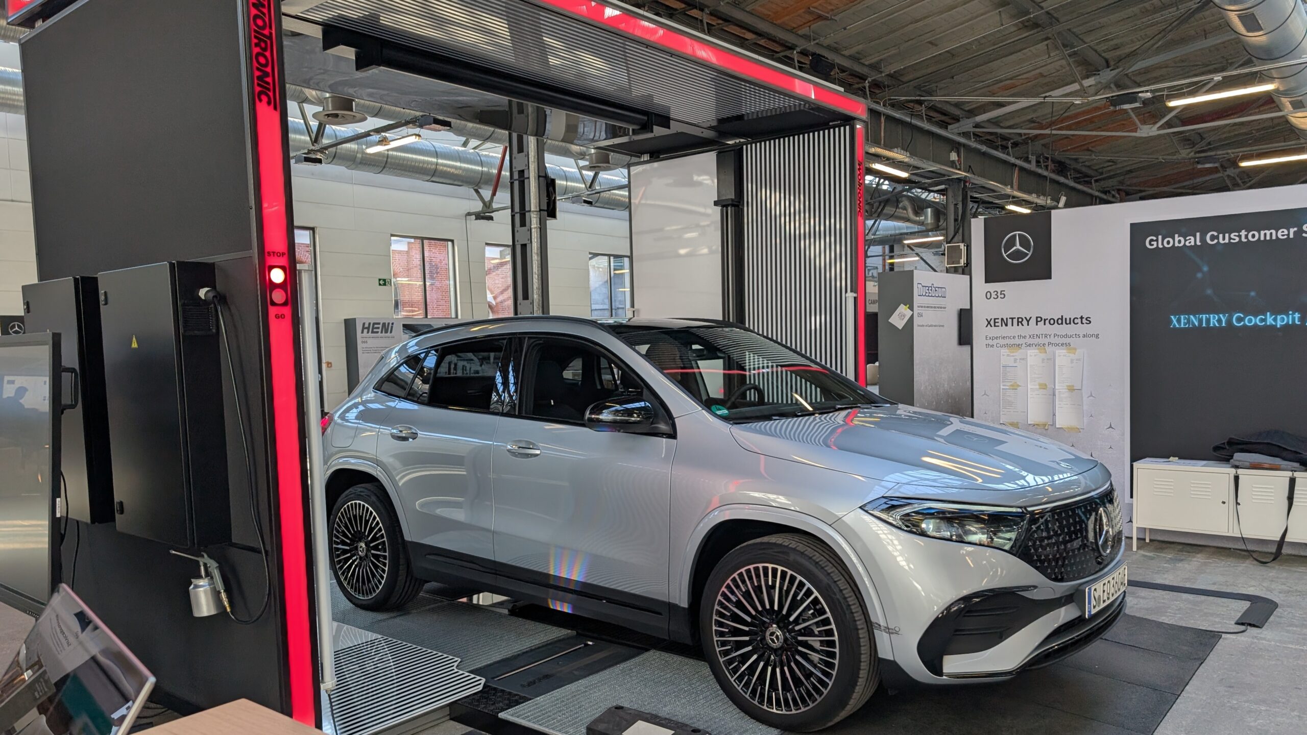 Met de TwoTronic voertuigscanners biedt Fuchs werkplaatsen, leasemaatschappijen en logistieke hubs een oplossing om voertuigen sneller, nauwkeuriger en transparanter te inspecteren. Foto: Fuchs